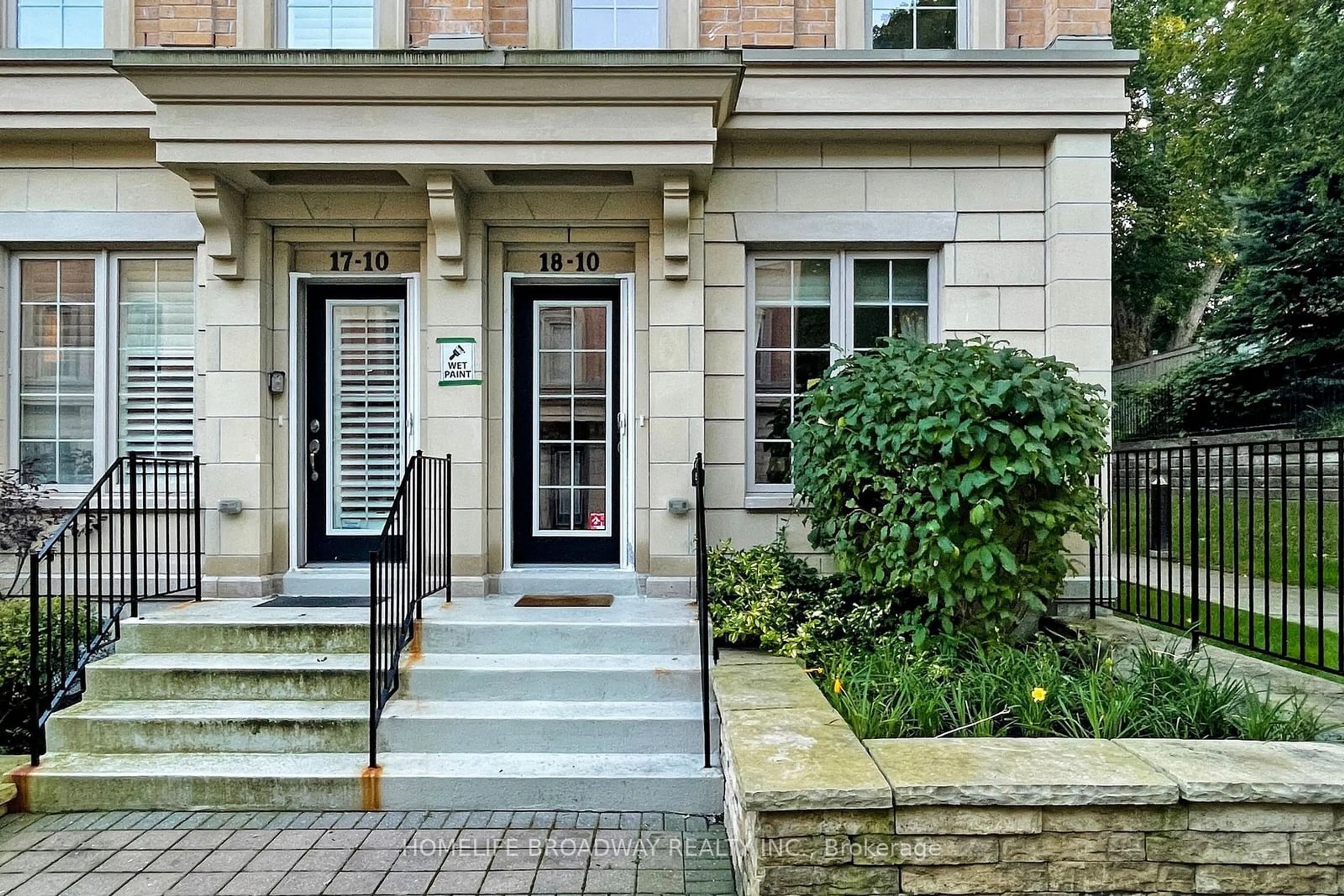 Indoor entryway for 10 Hargrave Lane #18, Toronto Ontario M4N 0A4