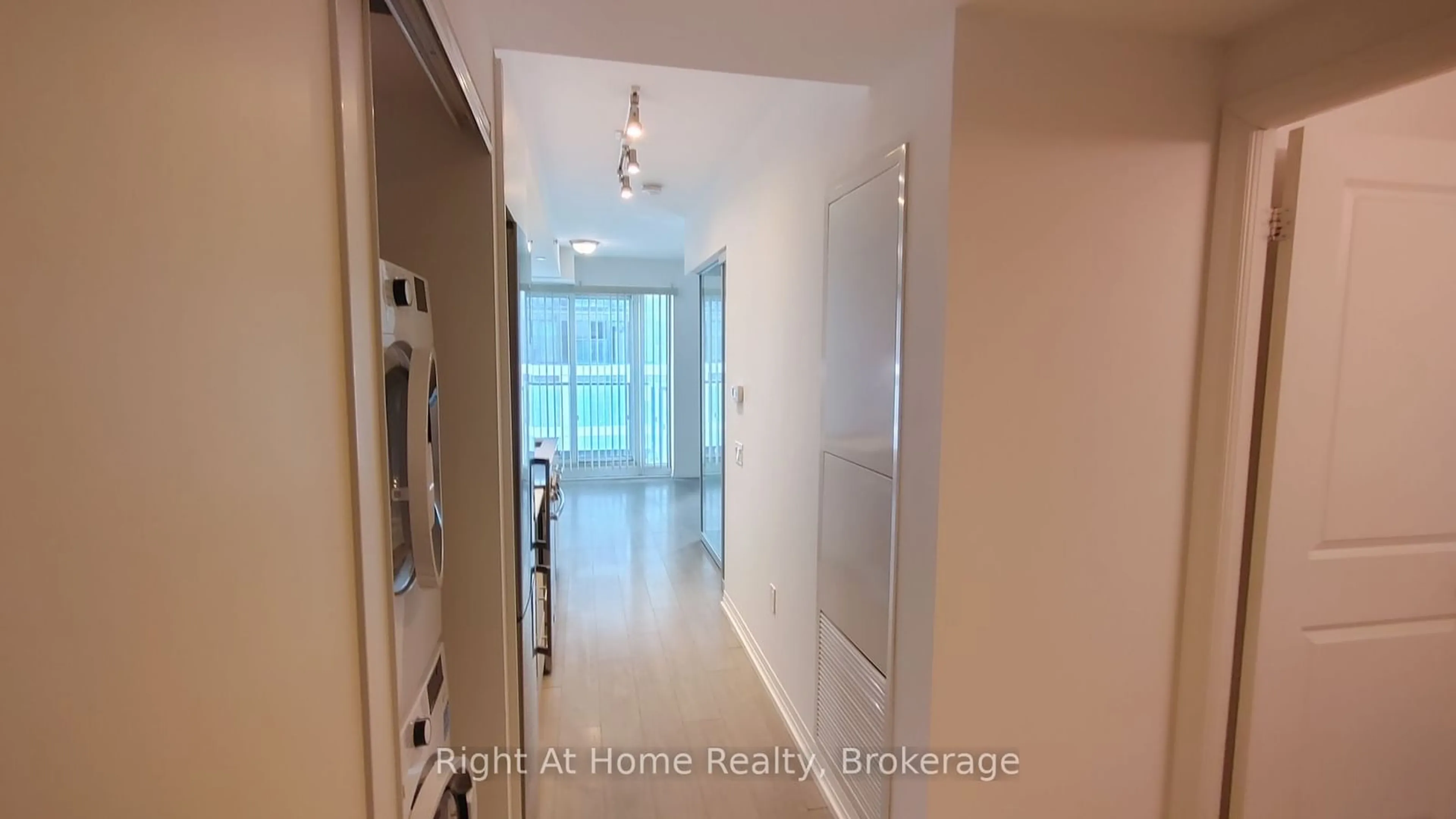 Indoor foyer for 251 Jarvis St #1818, Toronto Ontario M5B 0C3