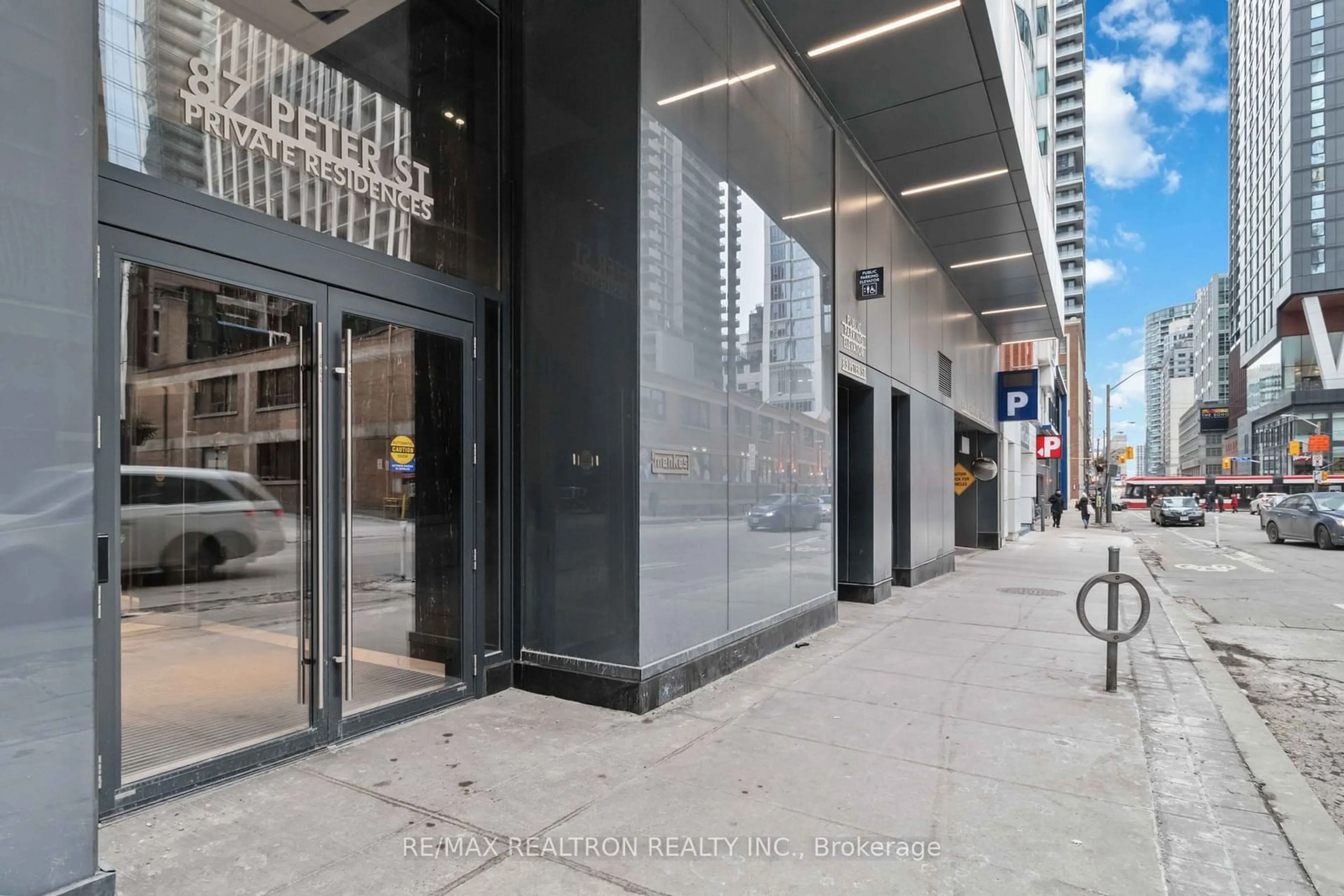 Indoor foyer for 87 Peter St #3306, Toronto Ontario M5V 0P1