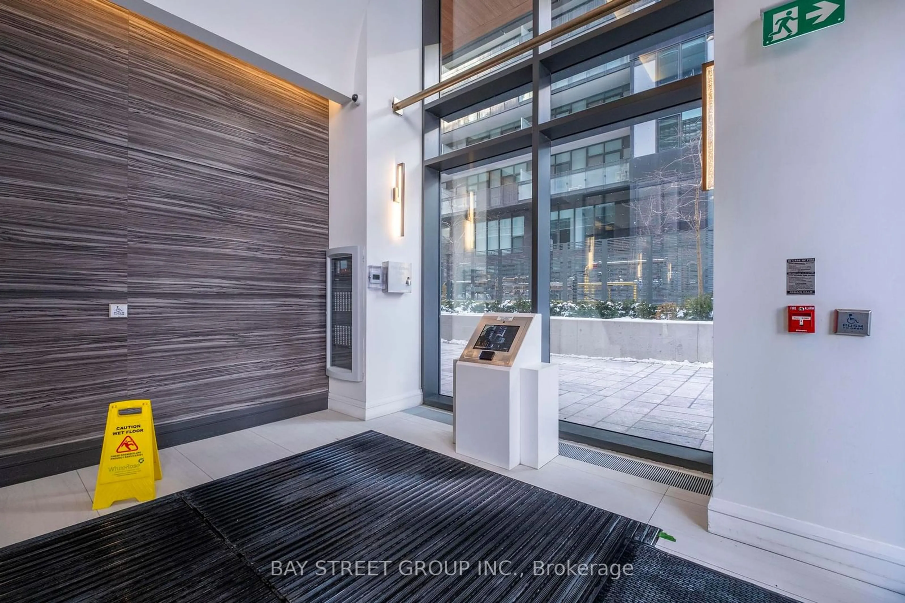 Indoor entryway for 39 Roehampton Ave #2304, Toronto Ontario M4P 0G1