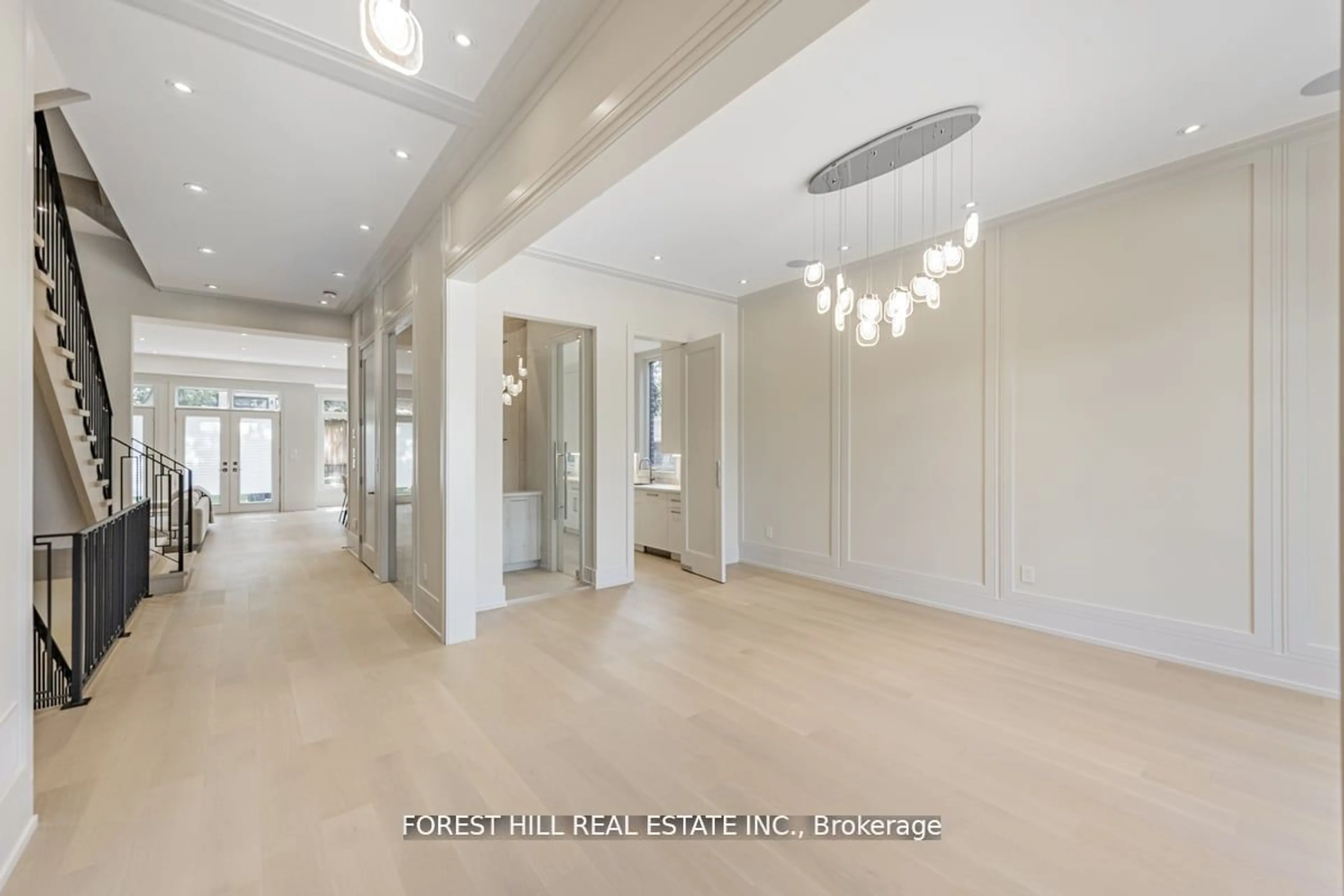 Indoor foyer for 115 Dewbourne Ave, Toronto Ontario M6C 1Y6