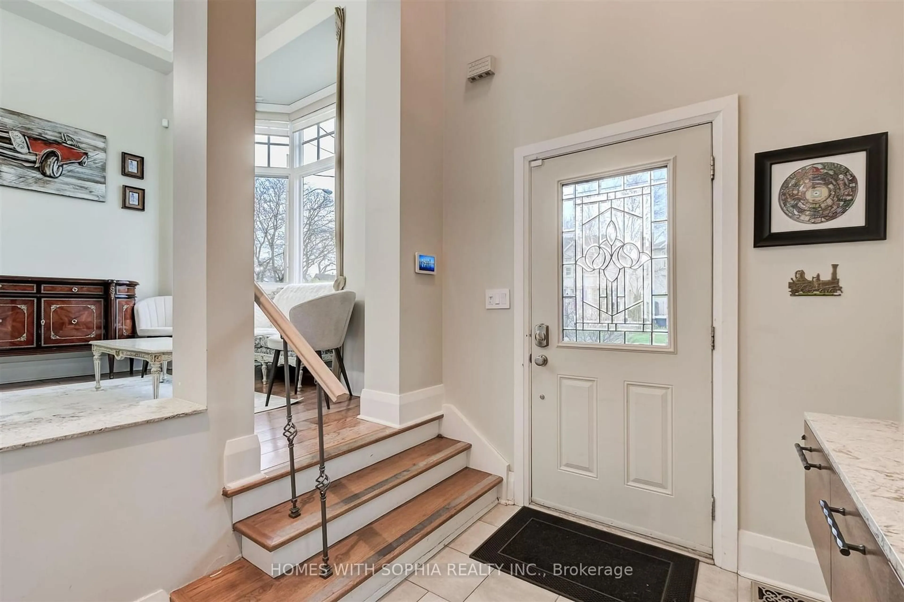 Indoor entryway for 162 Glenvale Blvd, Toronto Ontario M4G 2W3