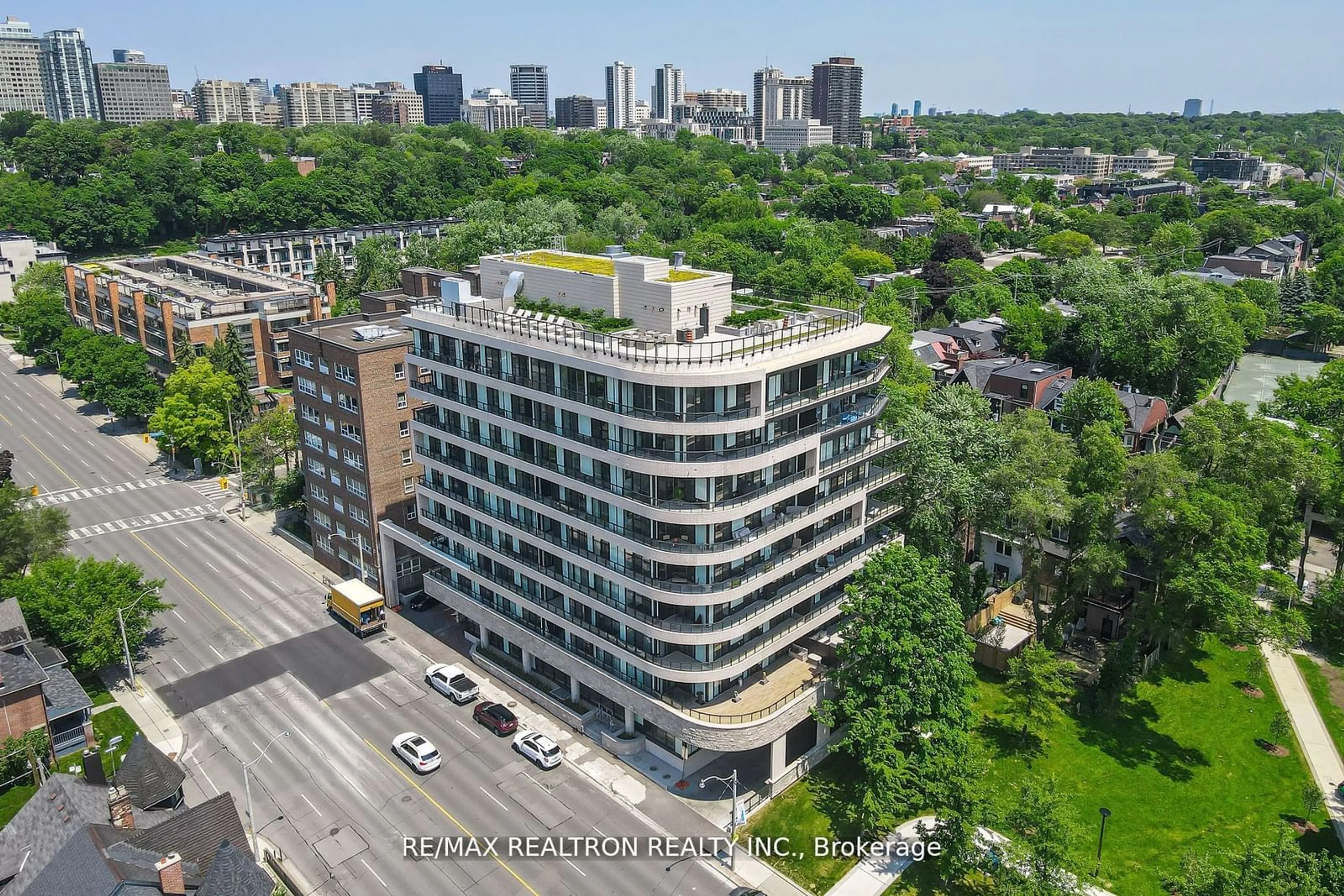 A pic from outside/outdoor area/front of a property/back of a property/a pic from drone, city buildings view from balcony for 285 Avenue Rd #403, Toronto Ontario M4V 2G8