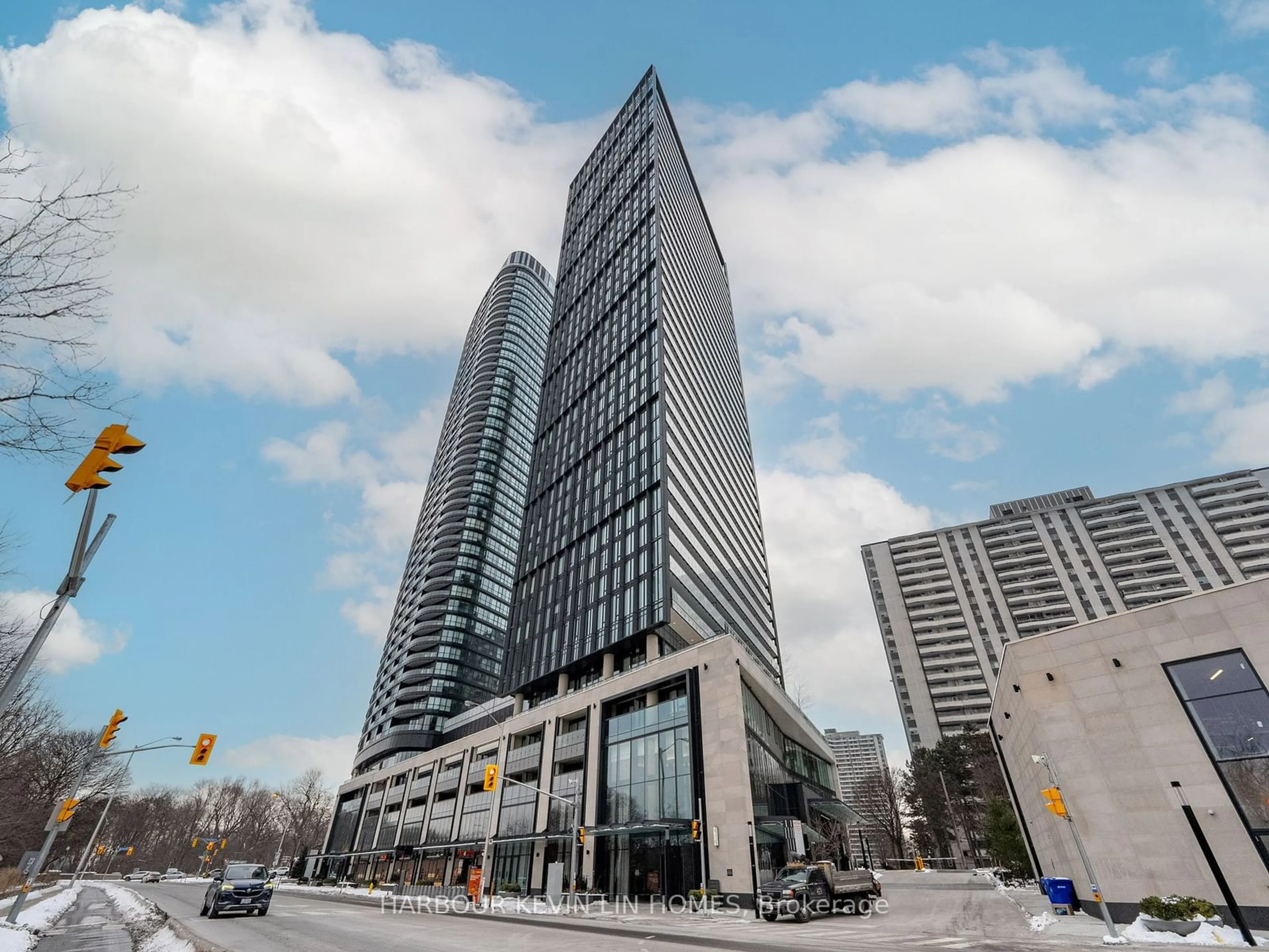 Indoor foyer for 575 Bloor St #2703, Toronto Ontario M4W 0B2