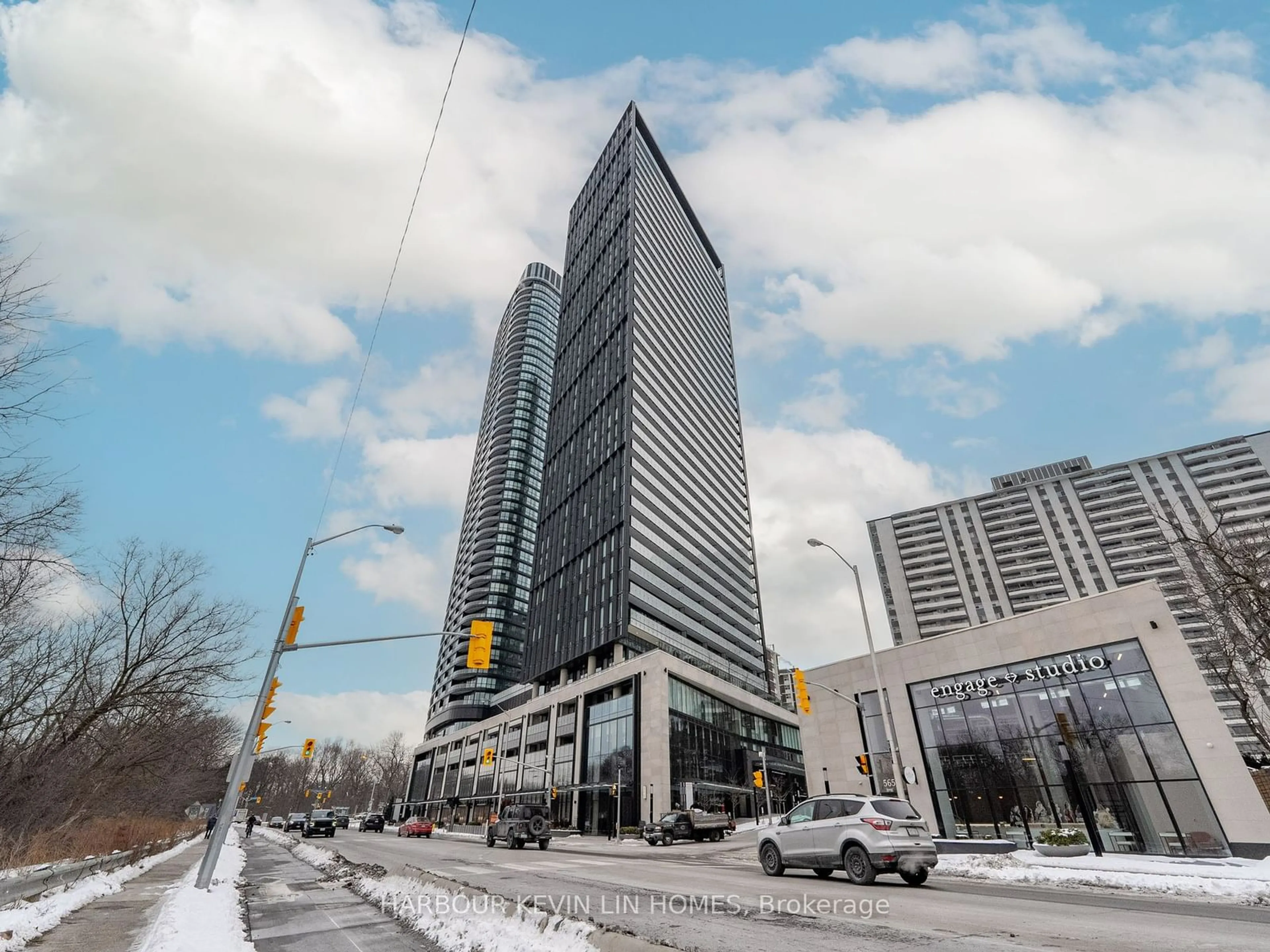 Indoor foyer for 575 Bloor St #2703, Toronto Ontario M4W 0B2