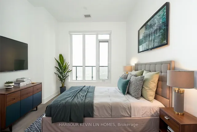 Additional property image - 575 Bloor St Unit 2703