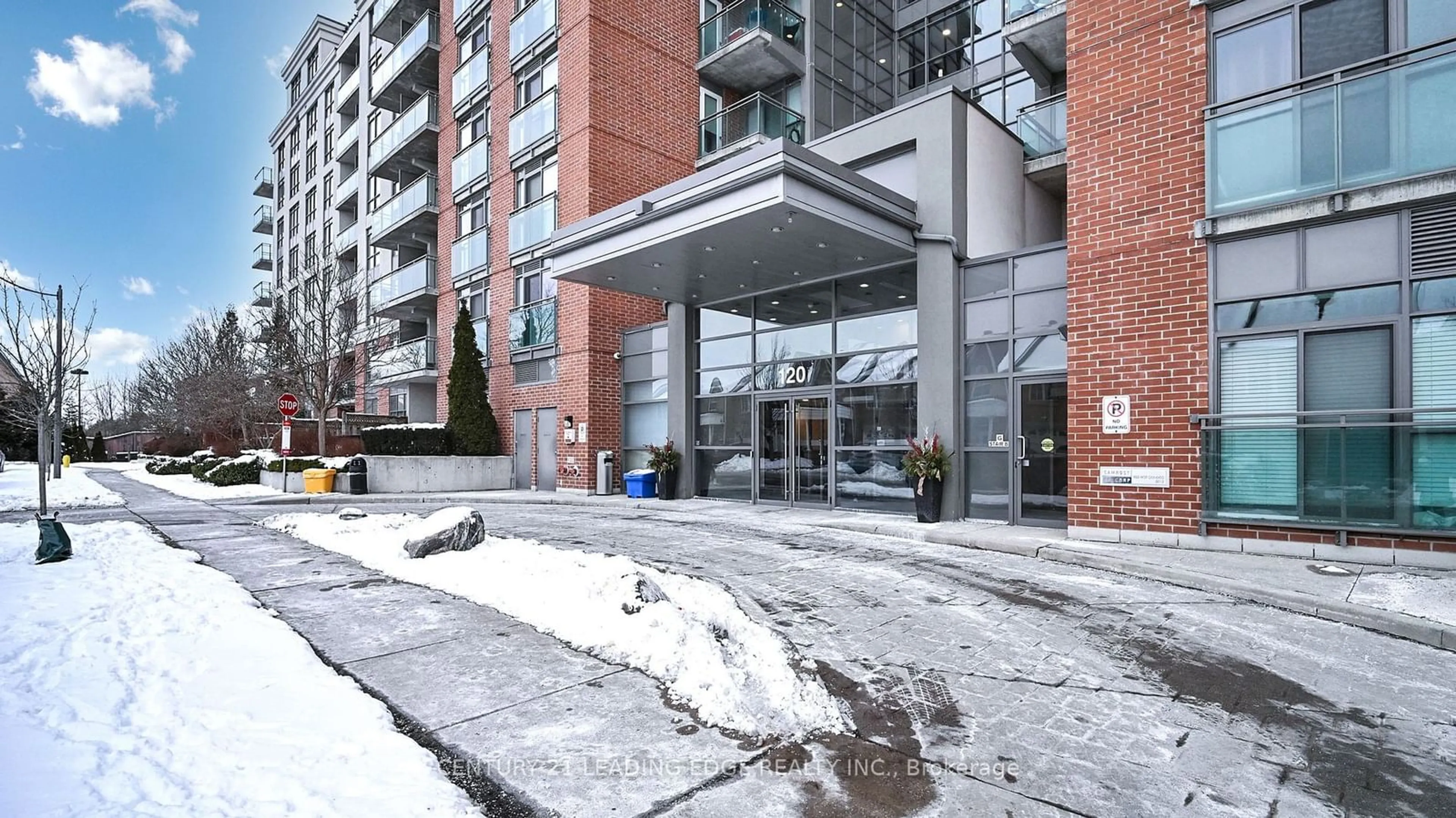 Indoor foyer for 120 Dallimore Circ #414, Toronto Ontario M3C 4J1