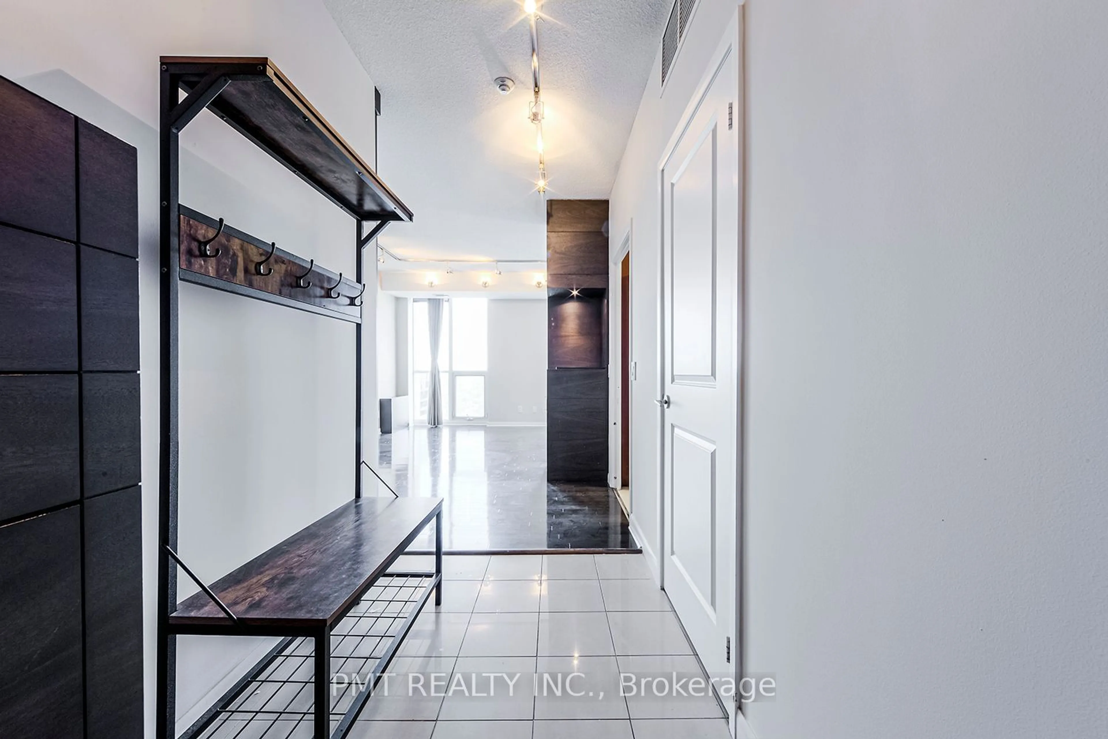 Indoor entryway for 4978 Yonge St #Ph301, Toronto Ontario M2N 7G8