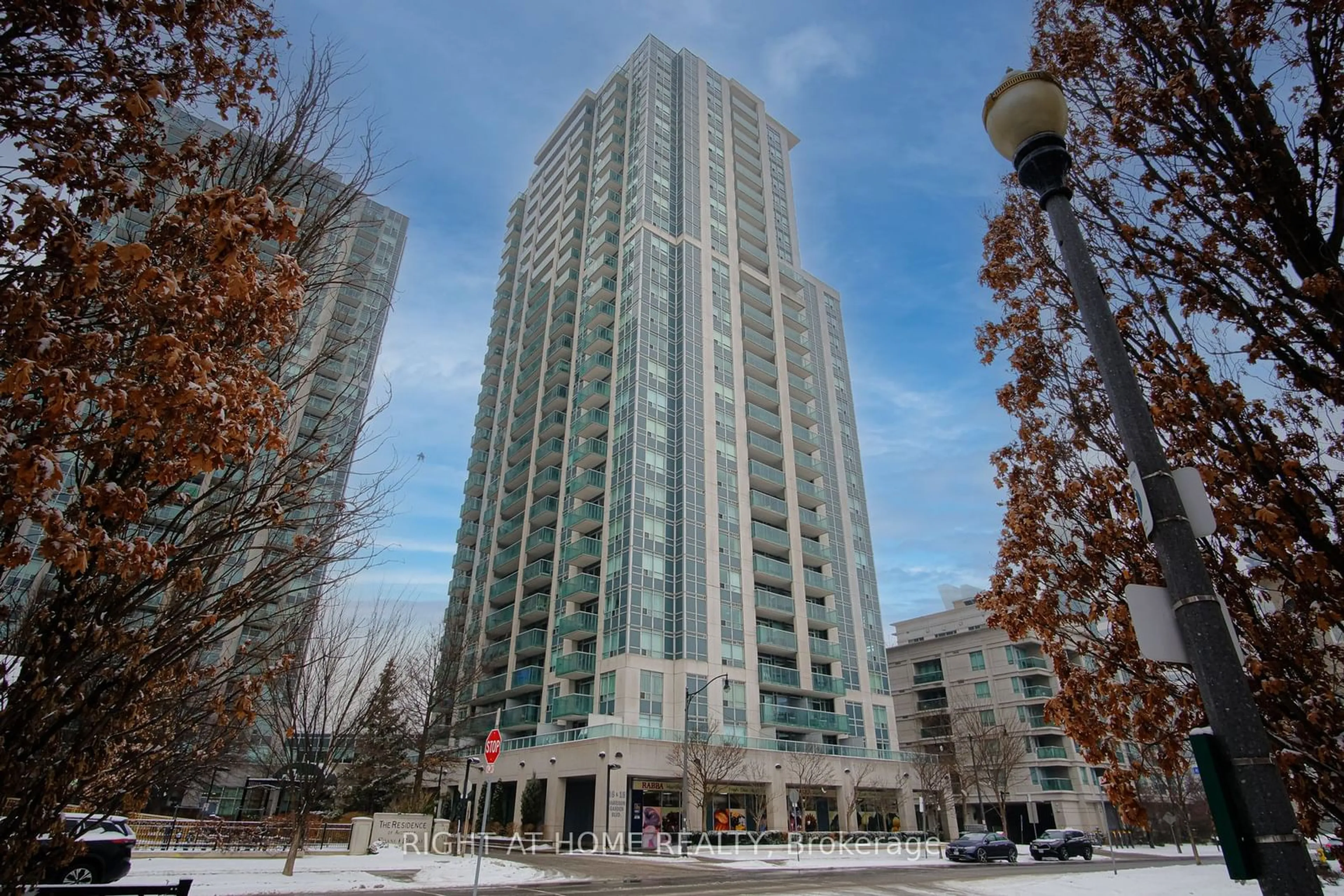 Indoor foyer for 16 Harrison Garden Blvd #2402, Toronto Ontario M2N 7J6