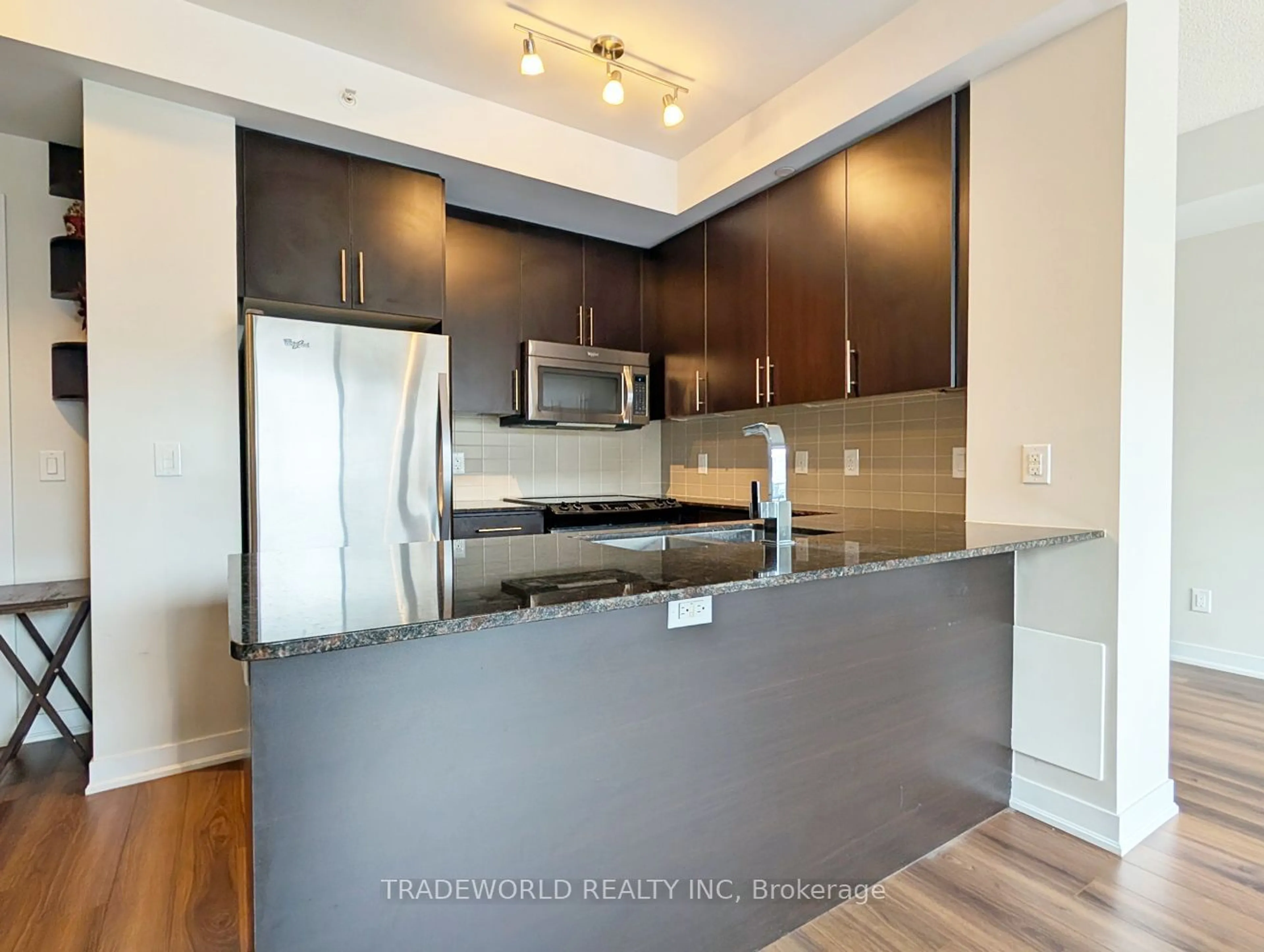 Standard kitchen, wood/laminate floor for 60 Berwick Ave #207, Toronto Ontario M5P 1H1