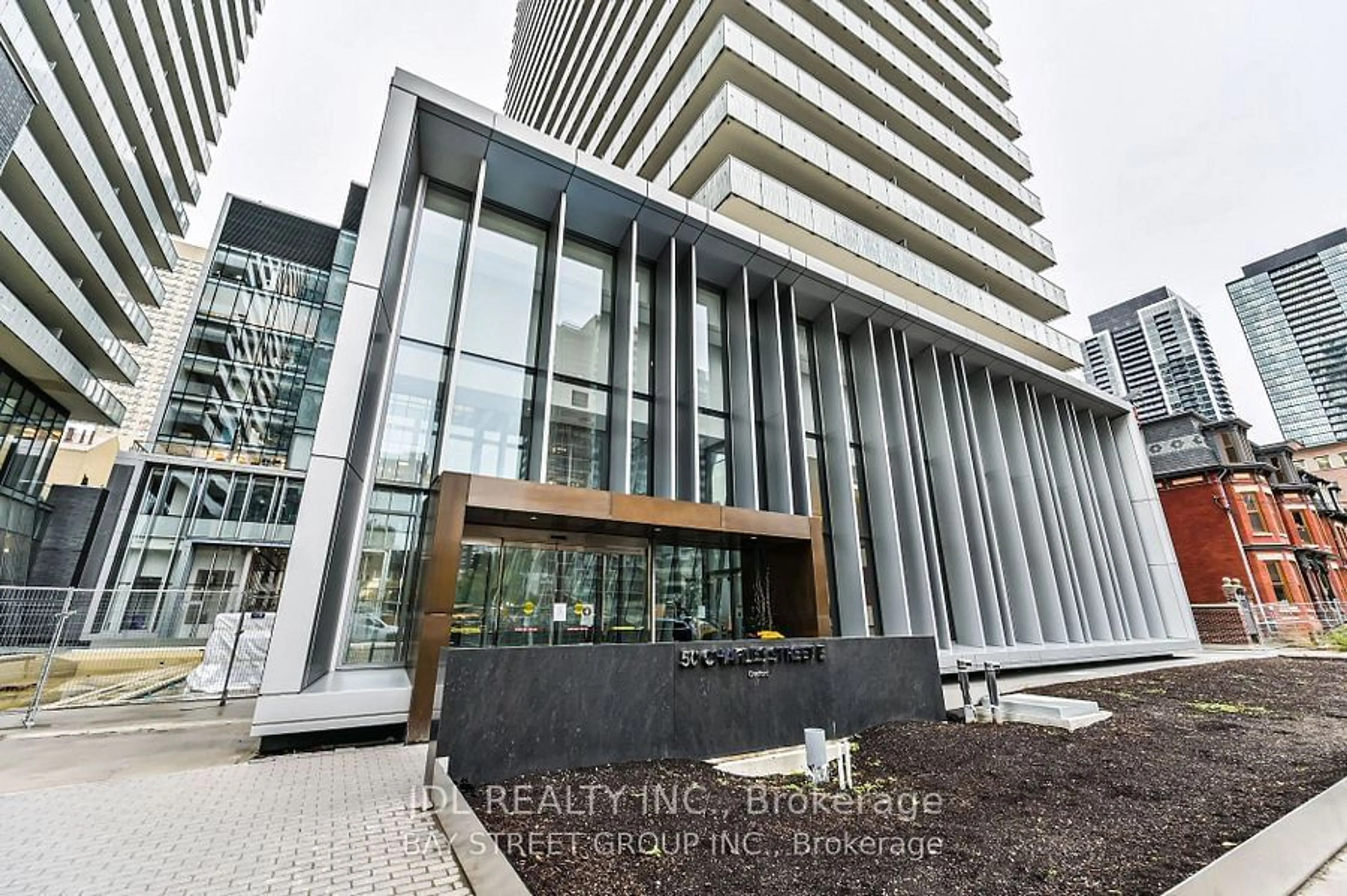 Indoor foyer for 50 Charles St #LPH4706, Toronto Ontario M4Y 0C3