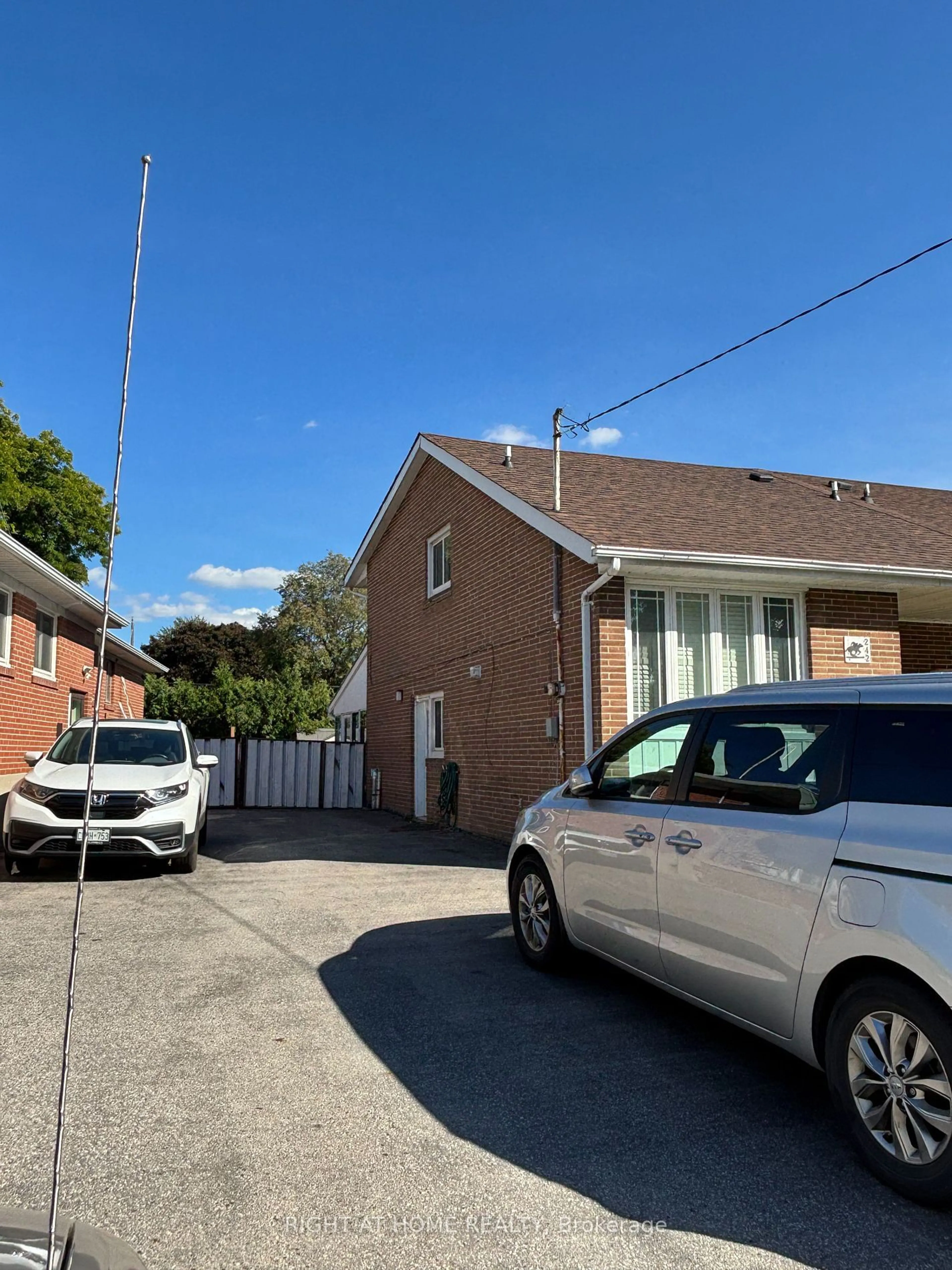 A pic from outside/outdoor area/front of a property/back of a property/a pic from drone, street for 242 Roywood Dr, Toronto Ontario M3A 2E6