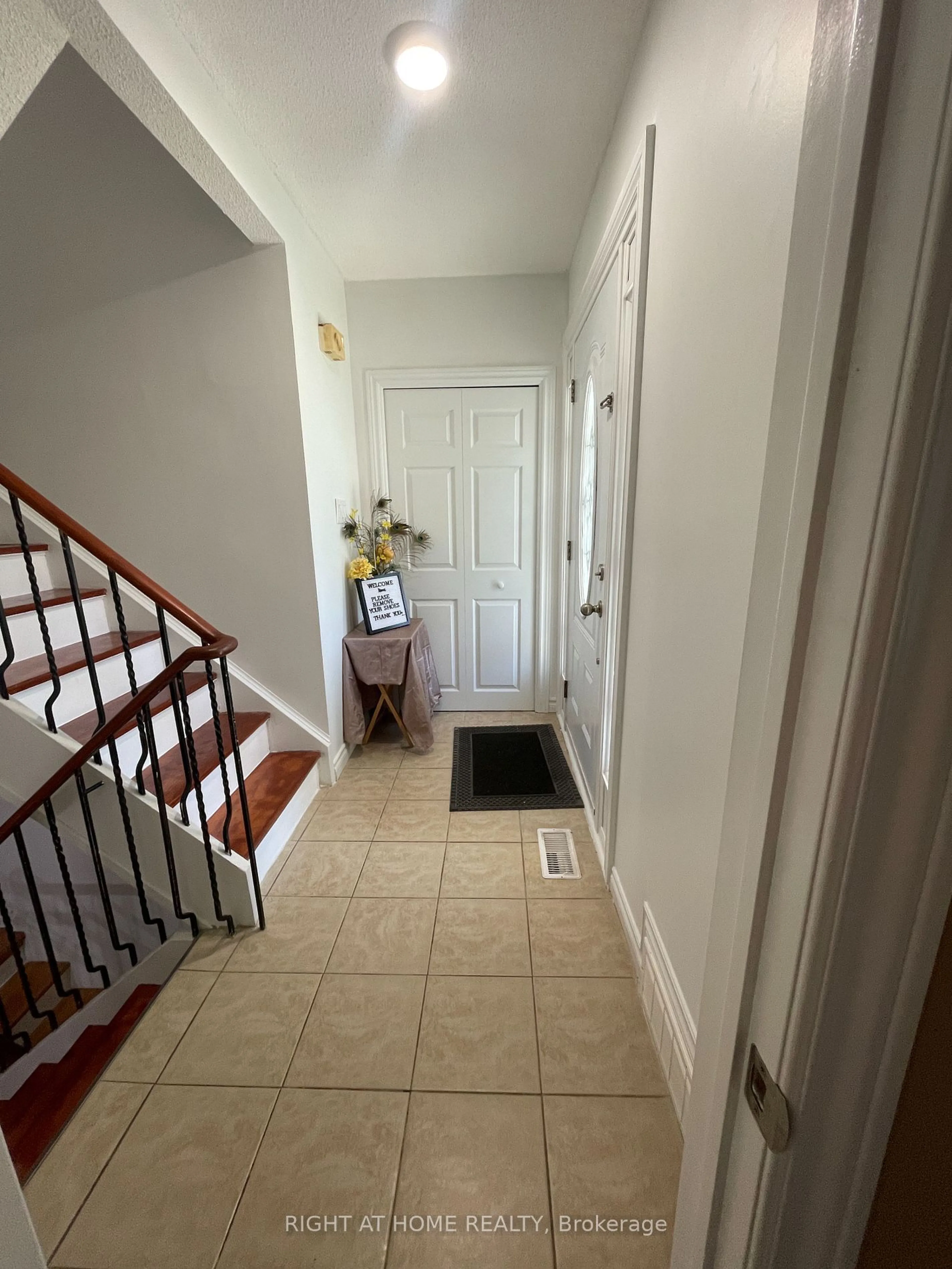 Indoor entryway for 242 Roywood Dr, Toronto Ontario M3A 2E6