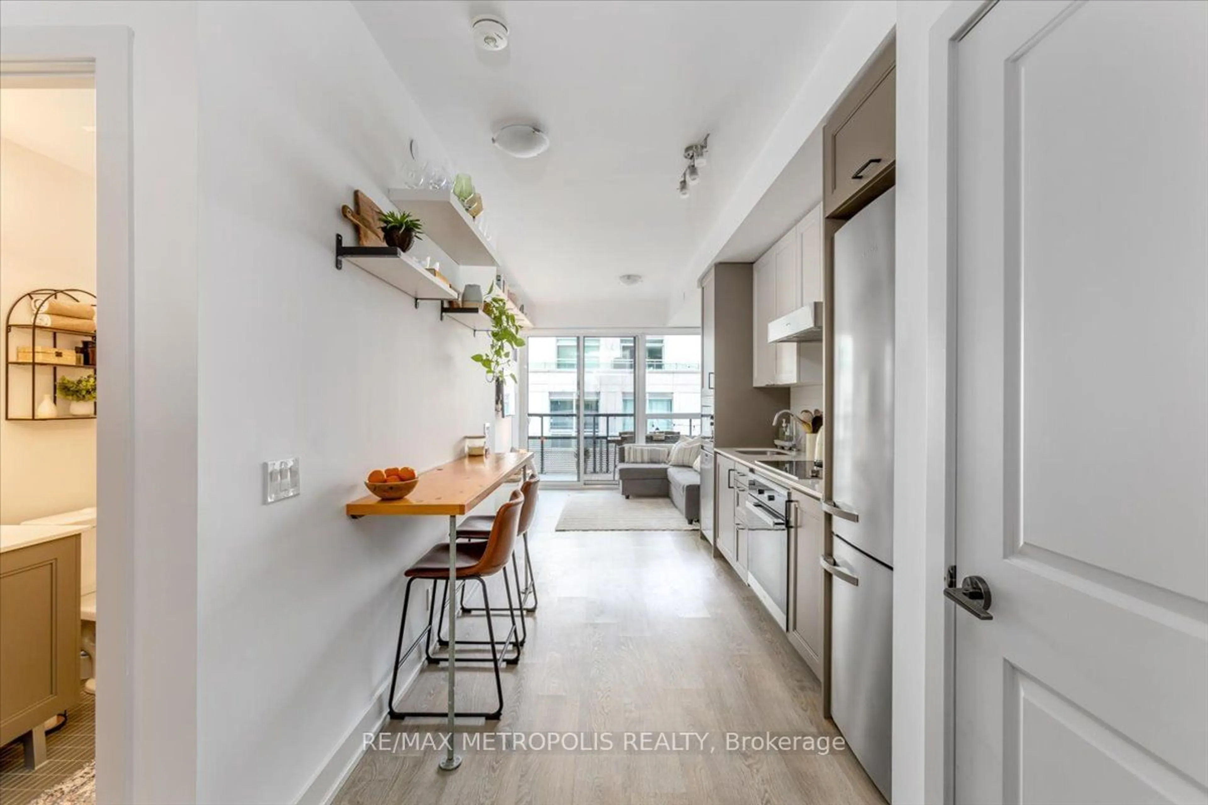 Contemporary kitchen, unknown for 11 Lillian St #808, Toronto Ontario M4S 0C3