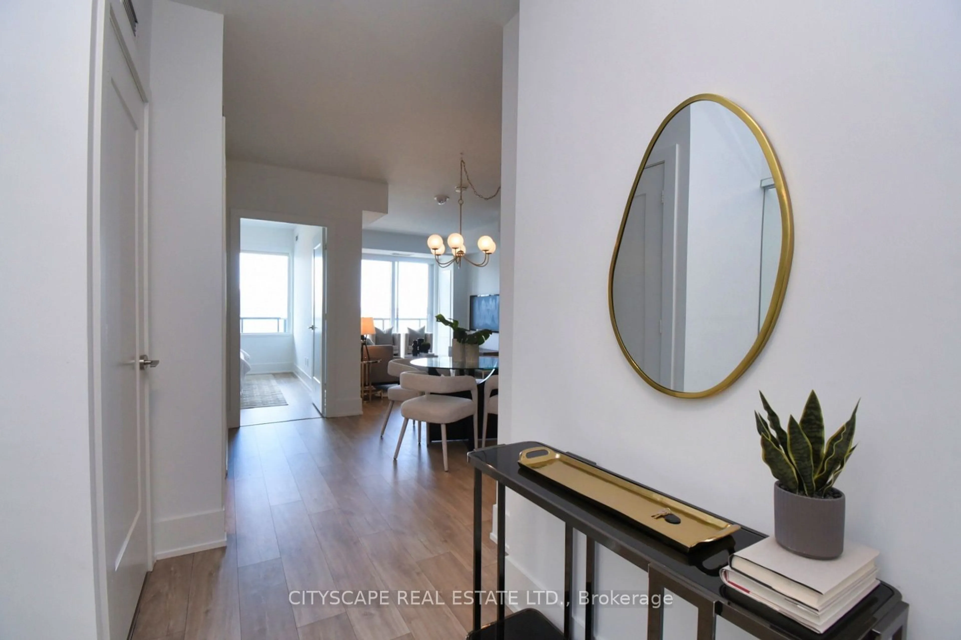 Indoor entryway for 480 Front St #1603, Toronto Ontario M5V 0V5