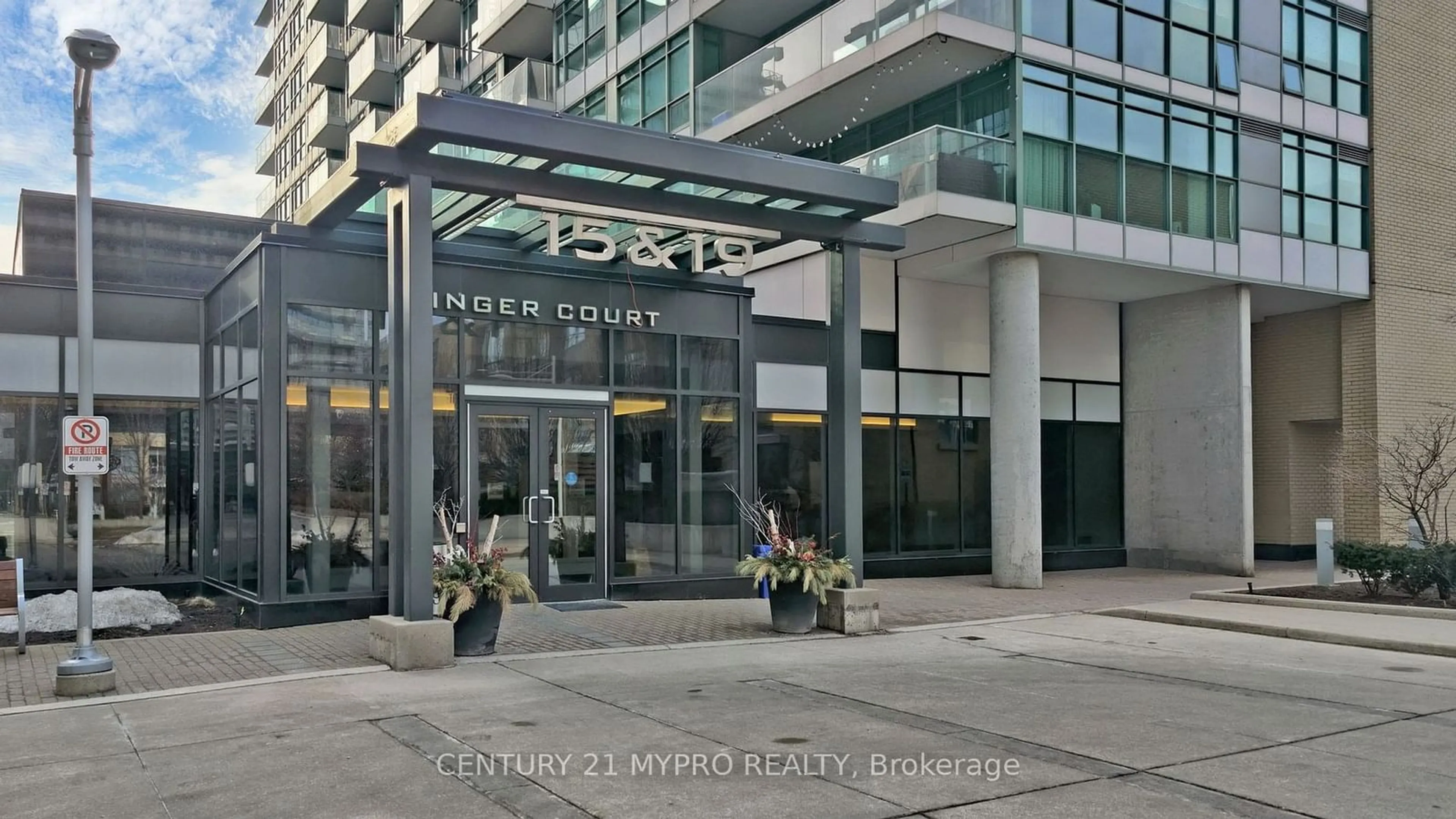 Indoor foyer for 19 Singer Crt #1101A, Toronto Ontario M2K 0B2