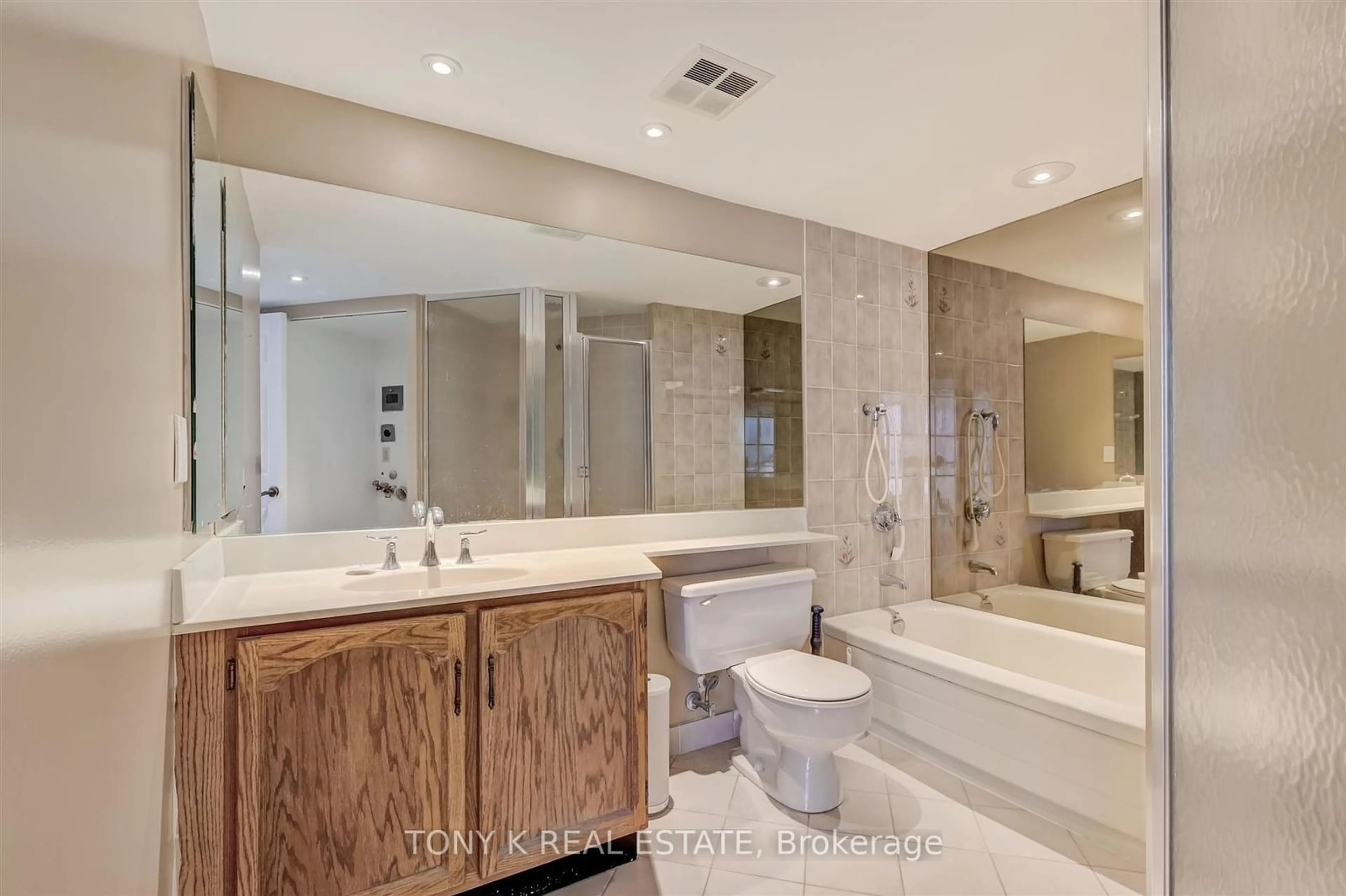 Contemporary bathroom, ceramic/tile floor for 5444 Yonge St #502A, Toronto Ontario M2N 6J4