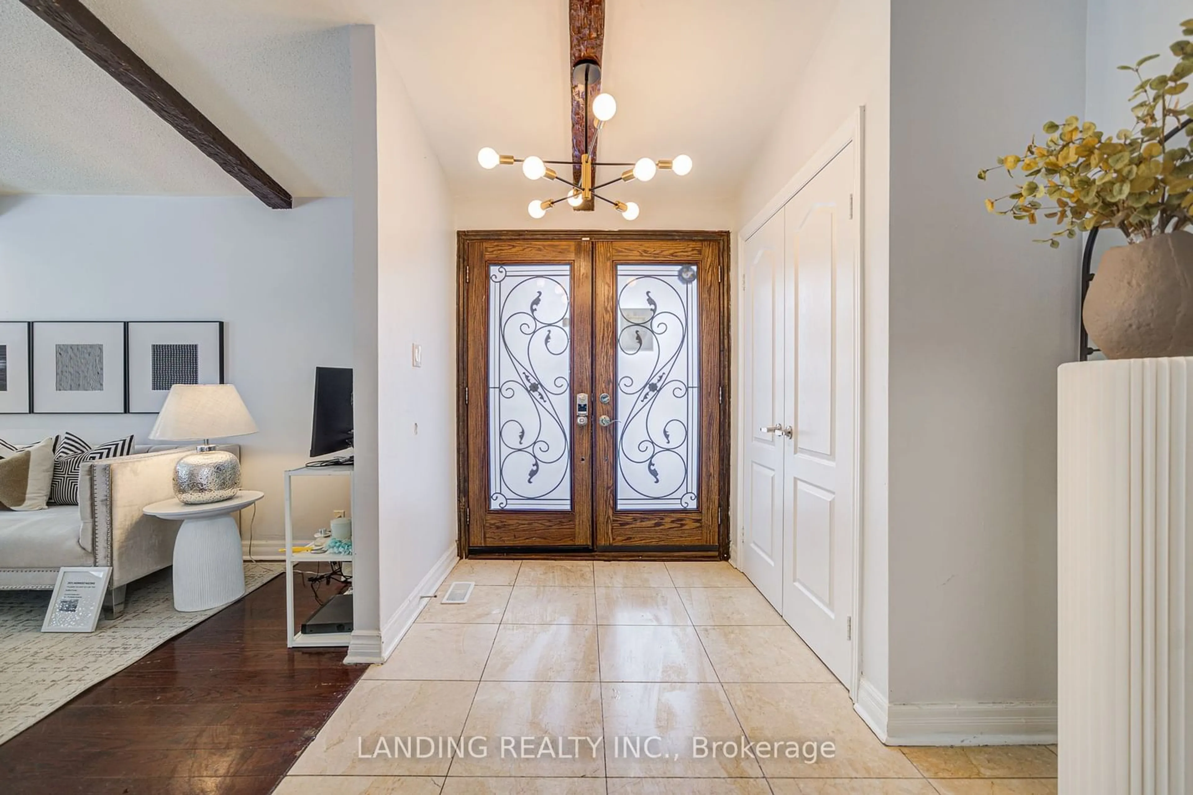 Indoor entryway for 61 Kingslake Rd, Toronto Ontario M2J 3E4