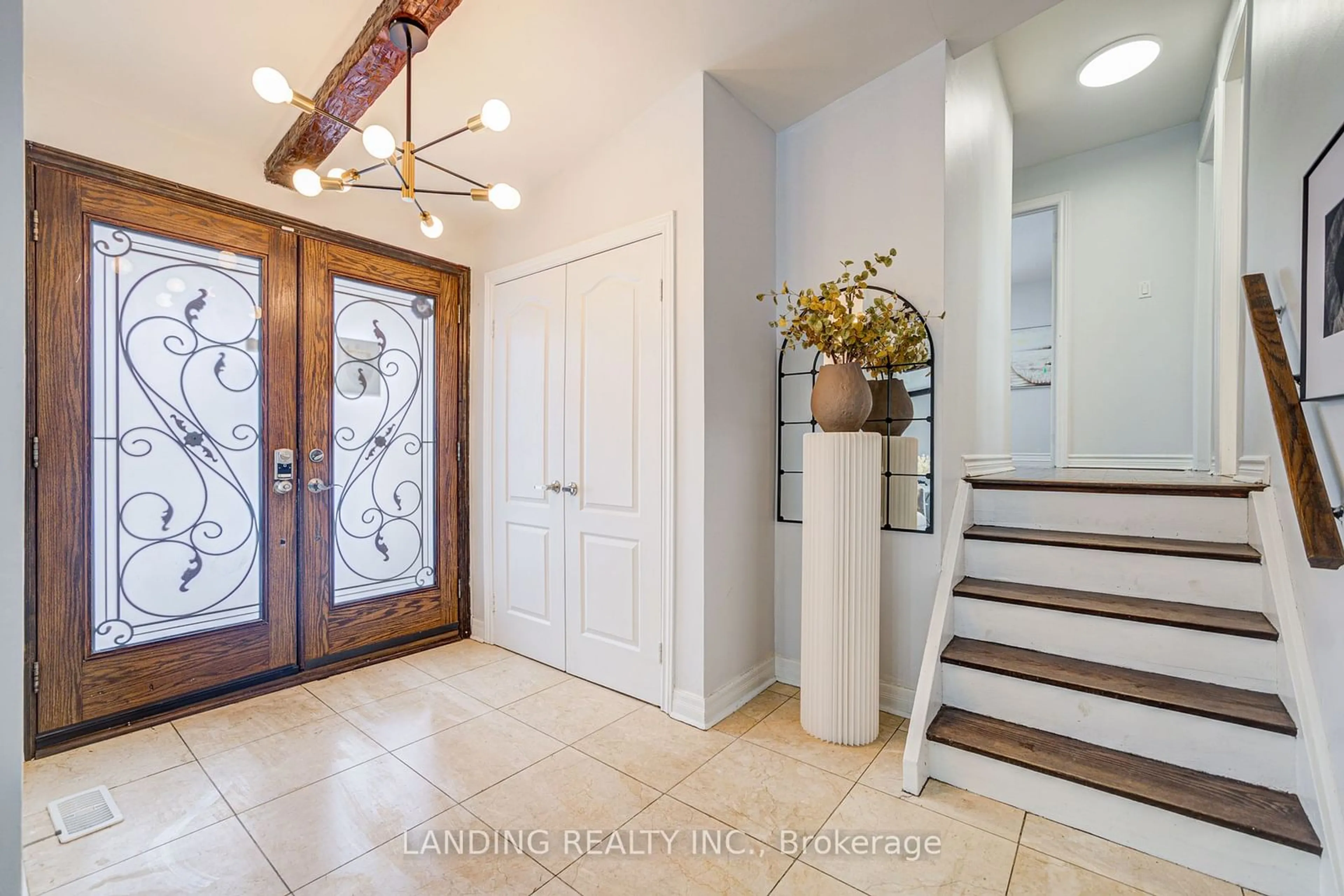 Indoor entryway for 61 Kingslake Rd, Toronto Ontario M2J 3E4