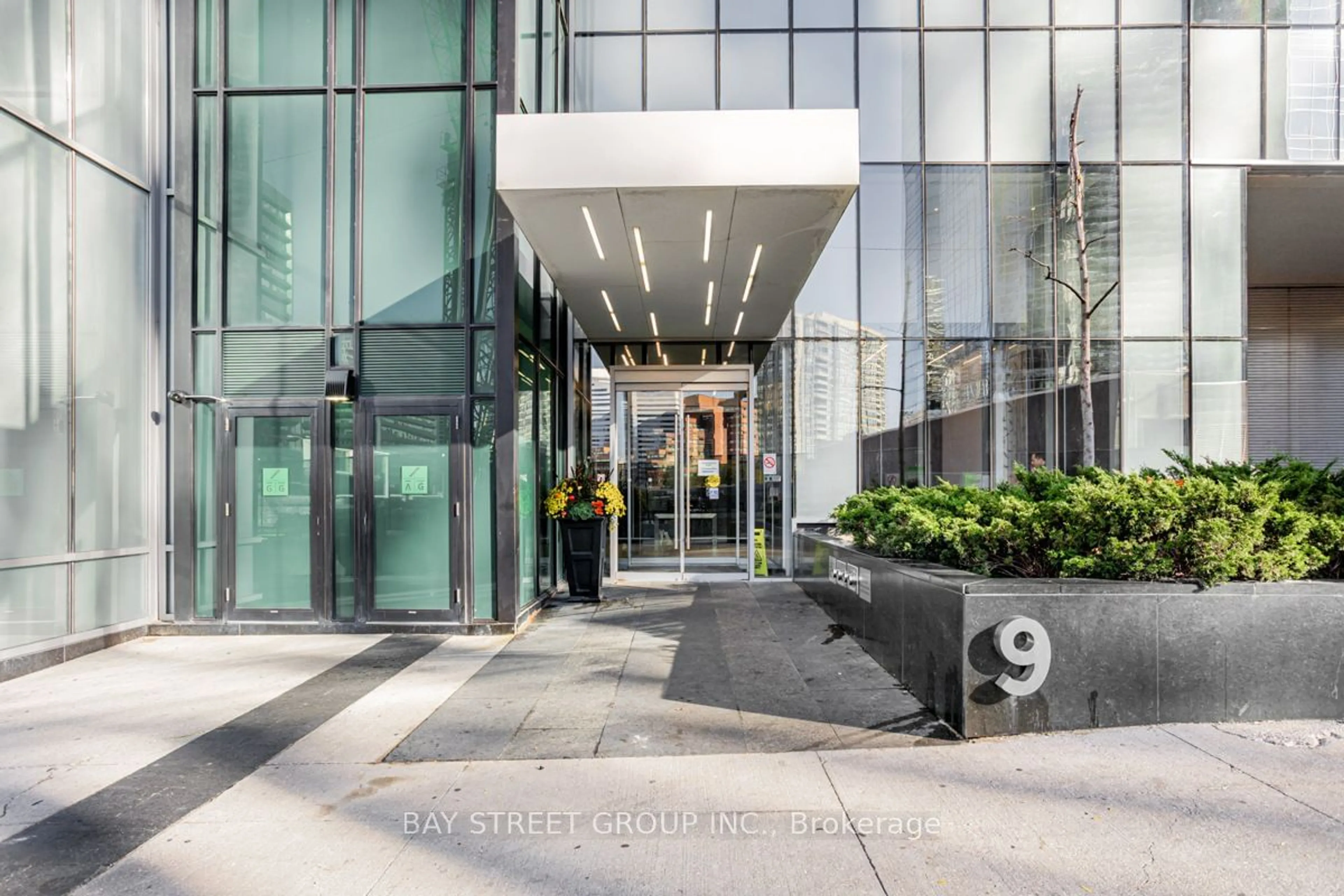 Indoor foyer for 9 Bogert Ave #2503, Toronto Ontario M2N 0H3