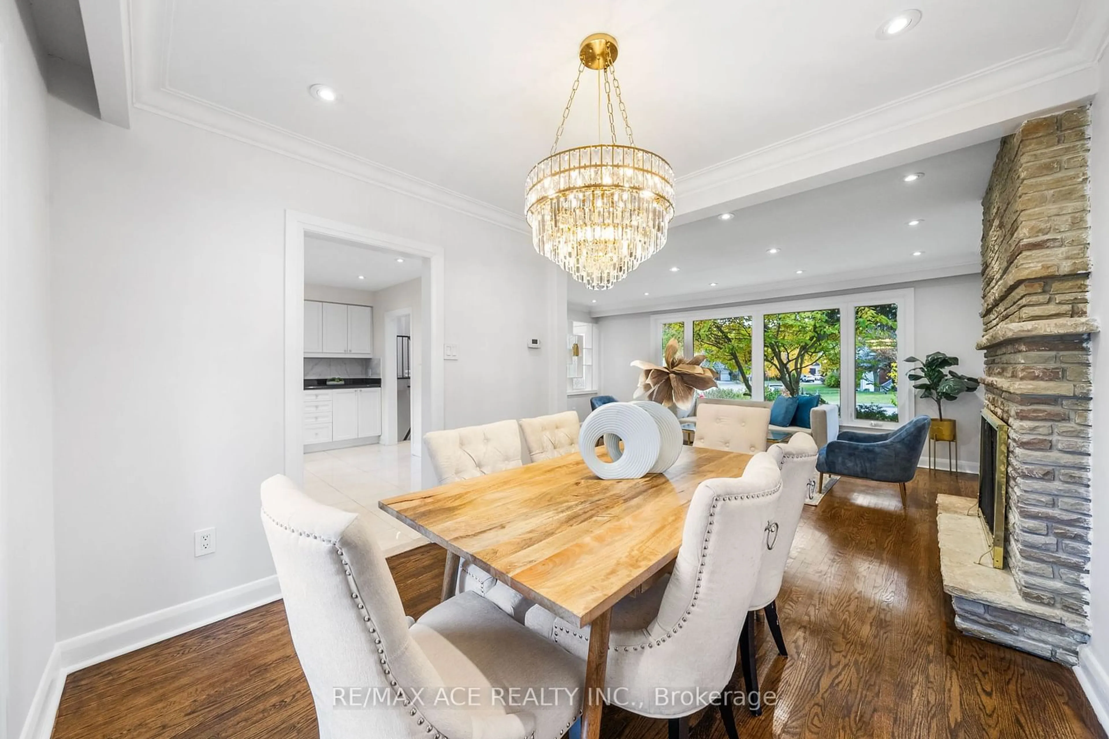 Dining room, wood/laminate floor for 66 Lloydminster Cres, Toronto Ontario M2M 2S1