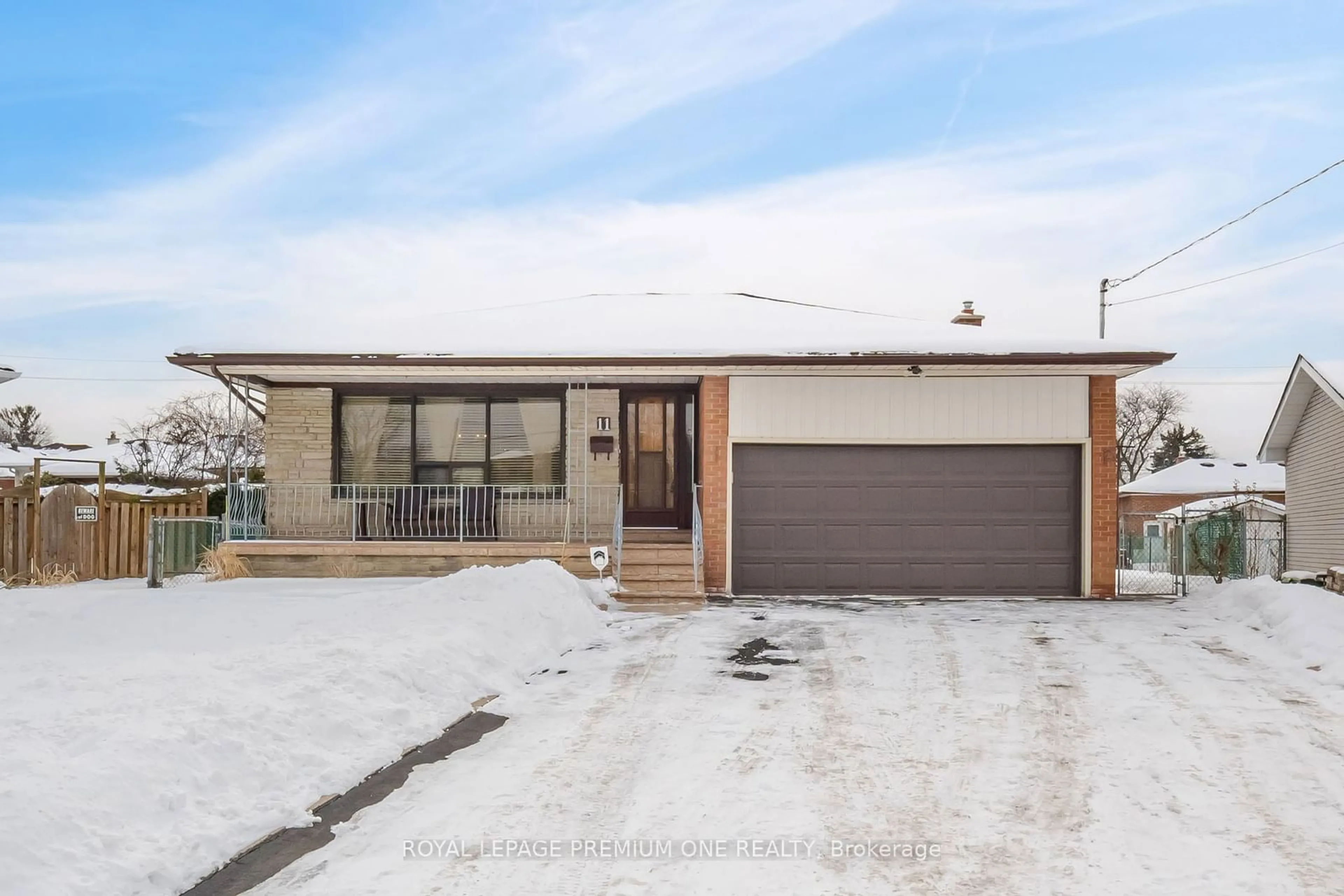 A pic from outside/outdoor area/front of a property/back of a property/a pic from drone, street for 11 Digby Crt, Toronto Ontario M2R 2X5