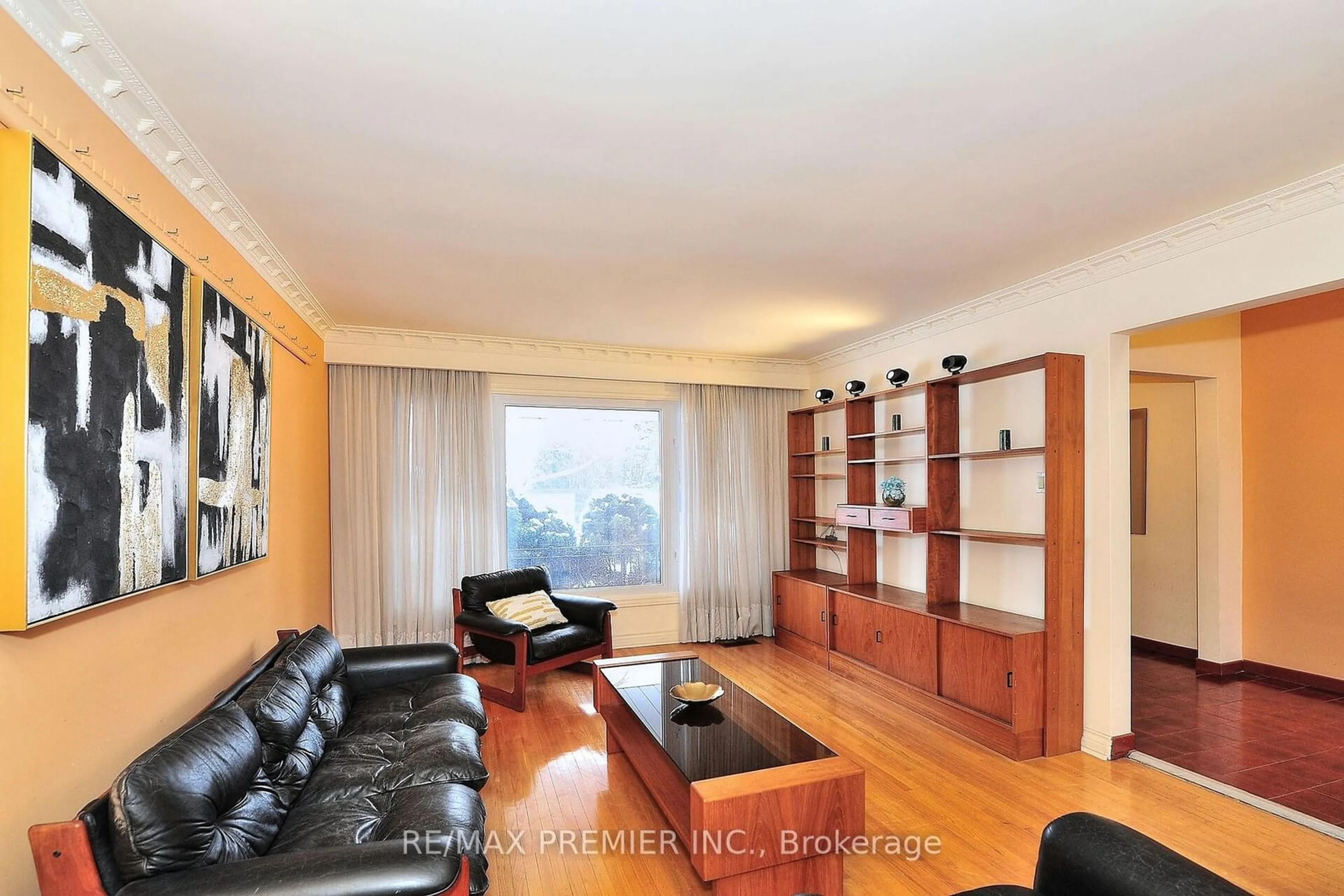 Living room with furniture, wood/laminate floor for 12 Altamont Rd, Toronto Ontario M2M 1S4