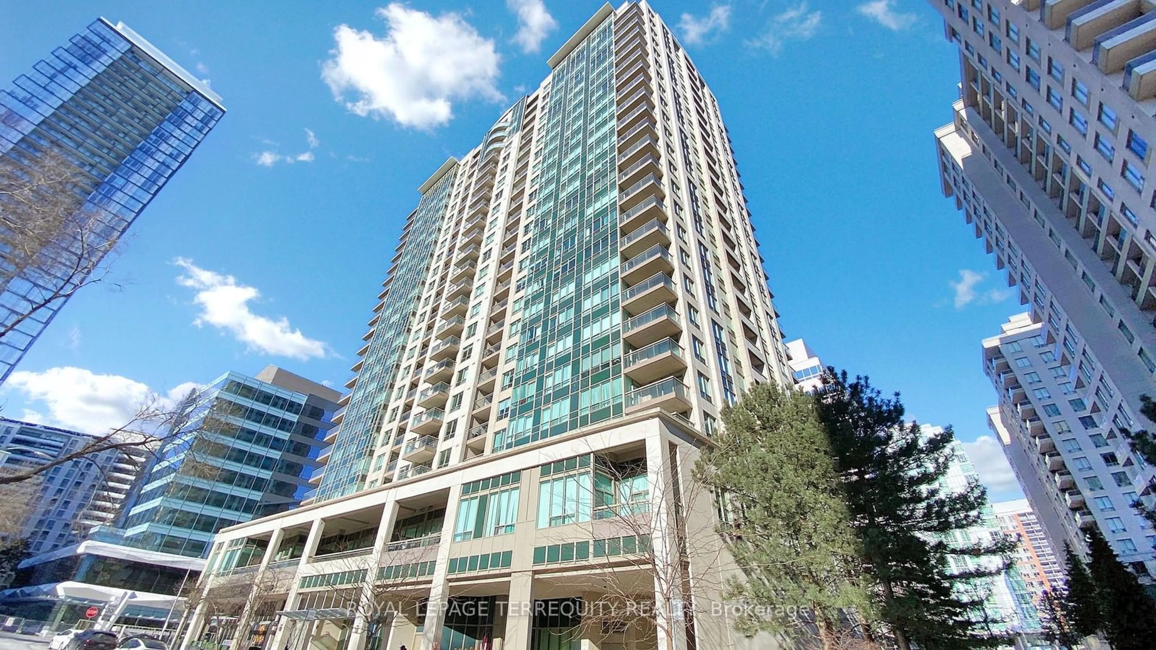 Indoor foyer for 18 Parkview Ave #207, Toronto Ontario M2N 7H7