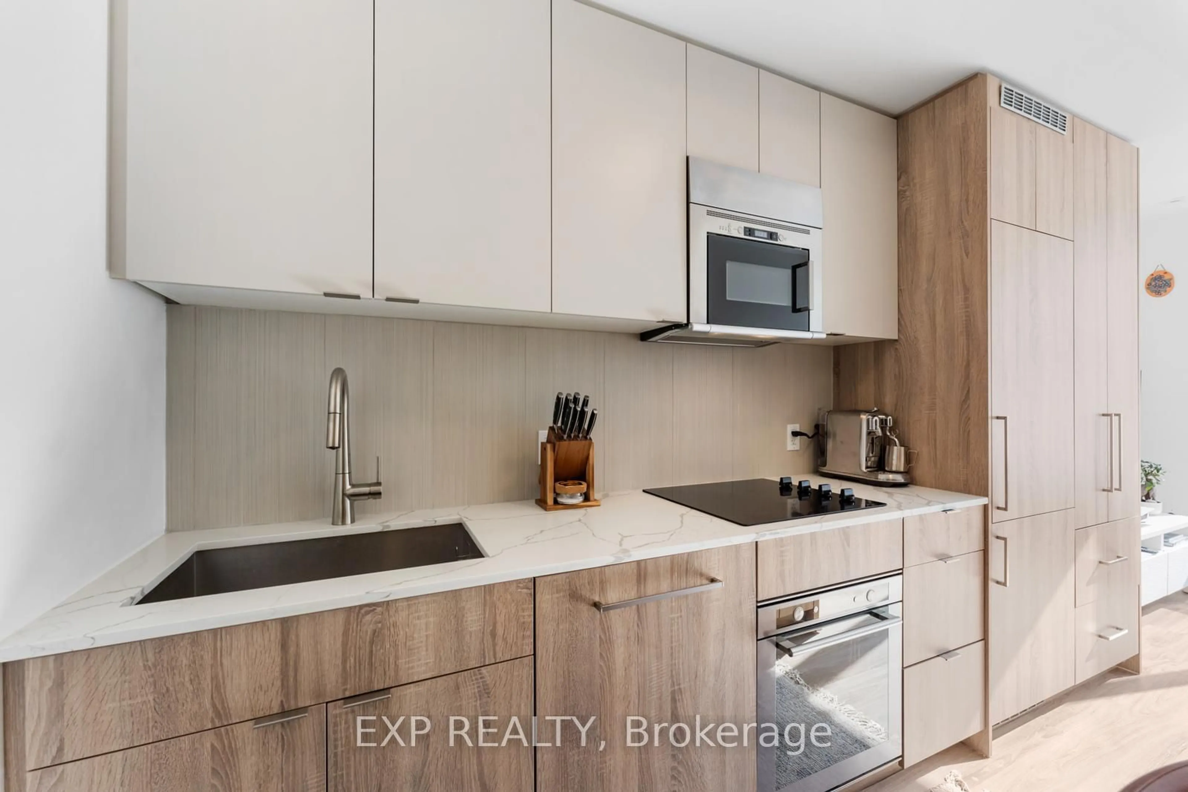 Standard kitchen, unknown for 840 St Clair Ave #710, Toronto Ontario M6C 0A4