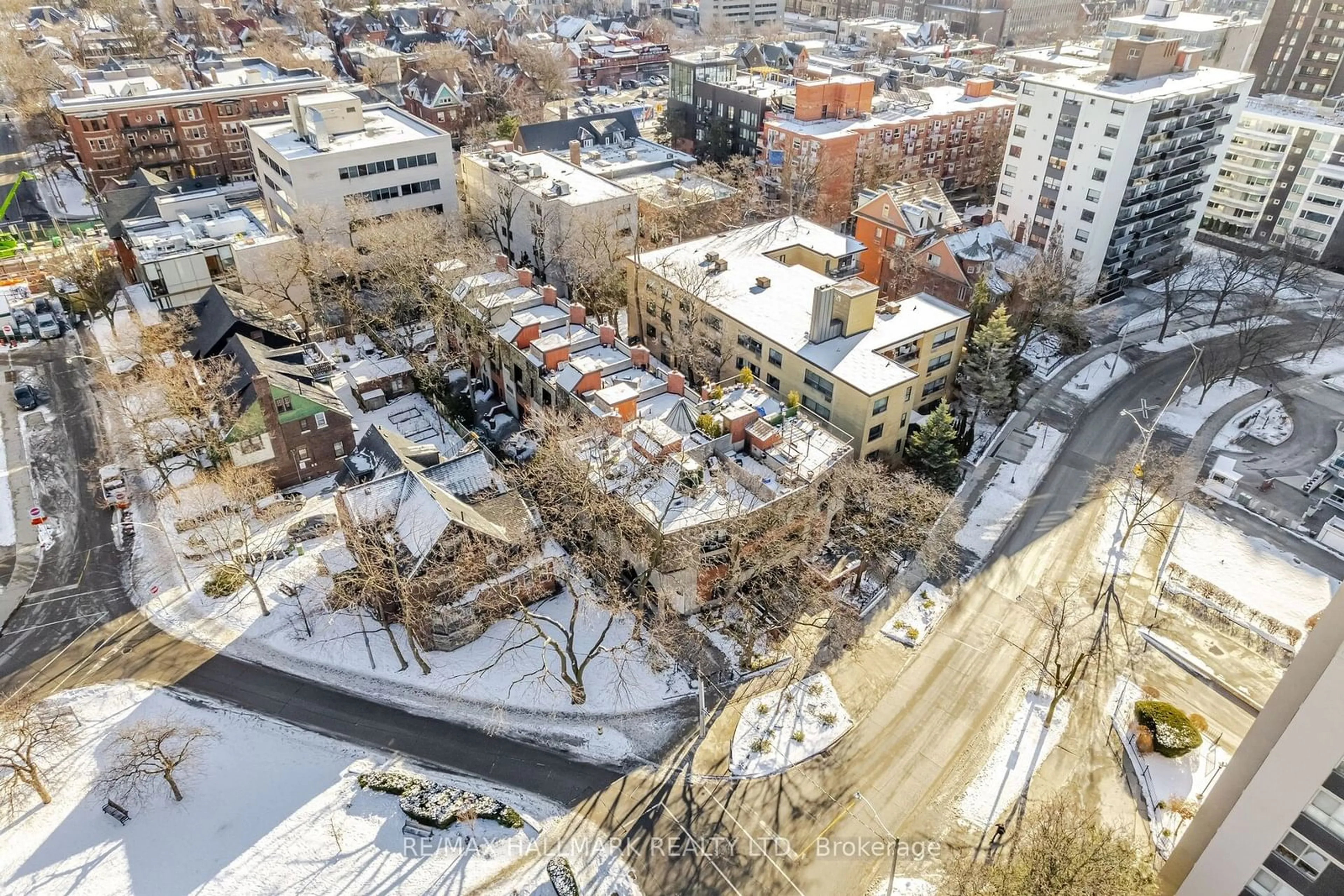 A pic from outside/outdoor area/front of a property/back of a property/a pic from drone, street for 31 Walmer Rd #8, Toronto Ontario M5R 2W7