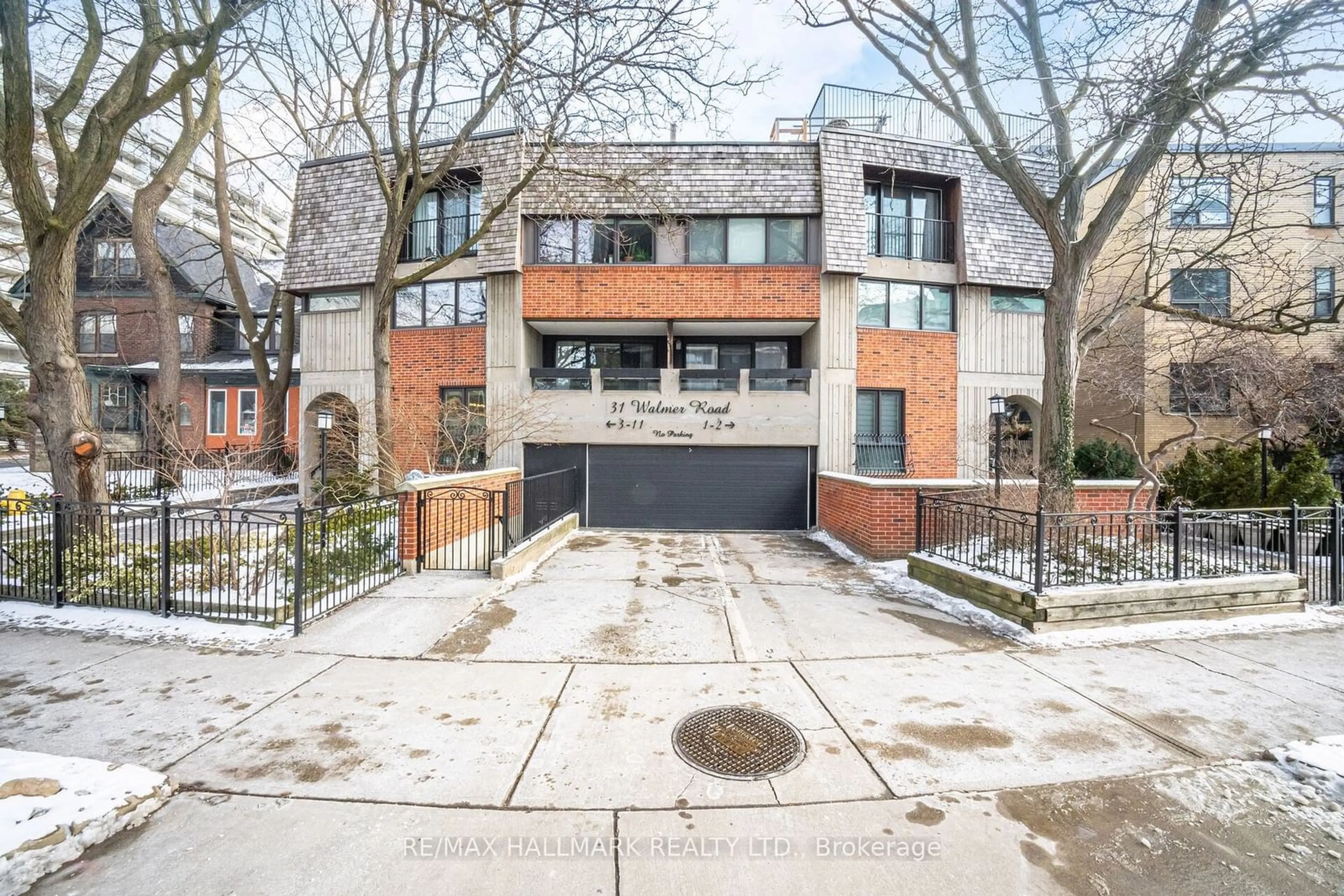 Home with brick exterior material, street for 31 Walmer Rd #8, Toronto Ontario M5R 2W7