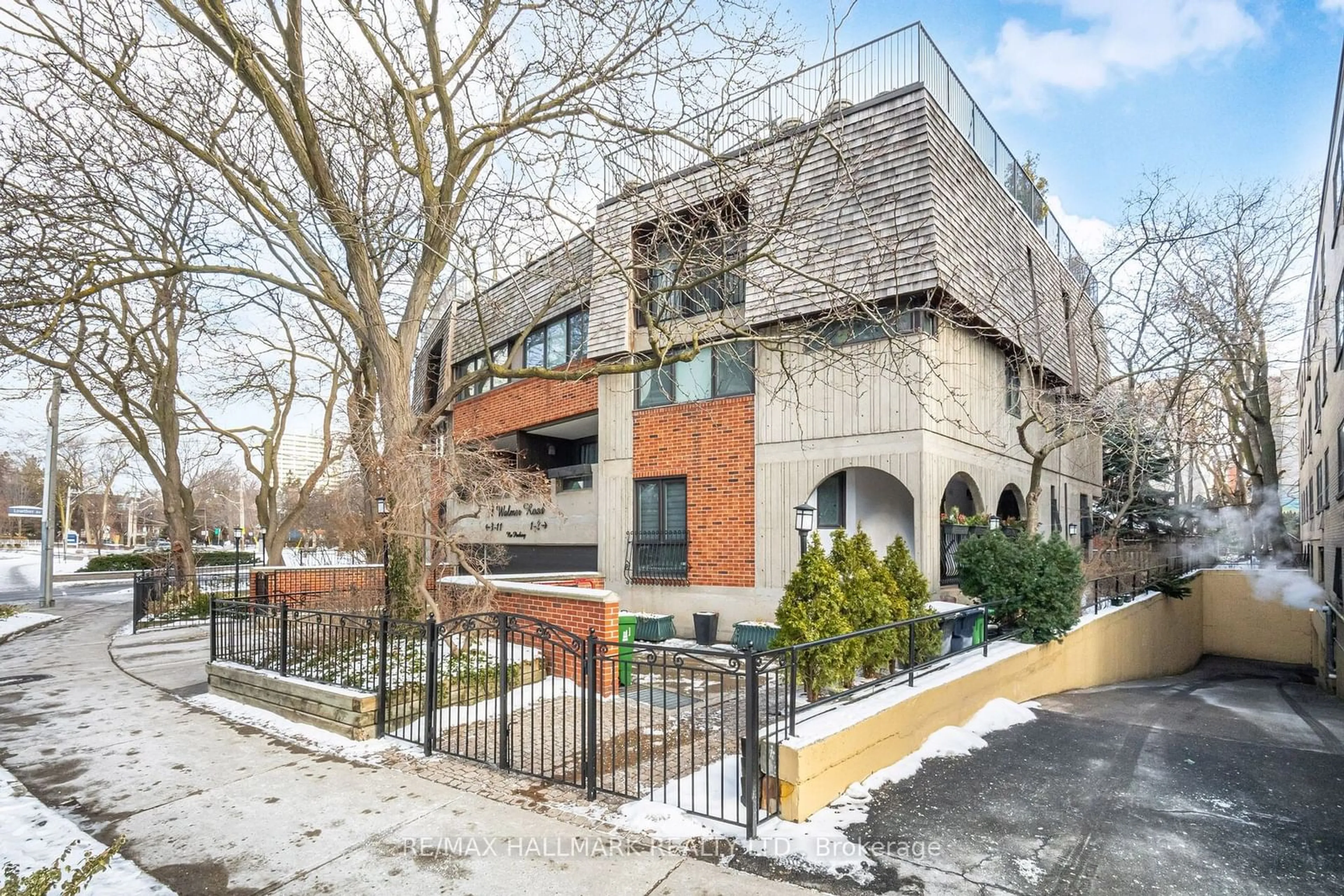 Home with brick exterior material, street for 31 Walmer Rd #8, Toronto Ontario M5R 2W7