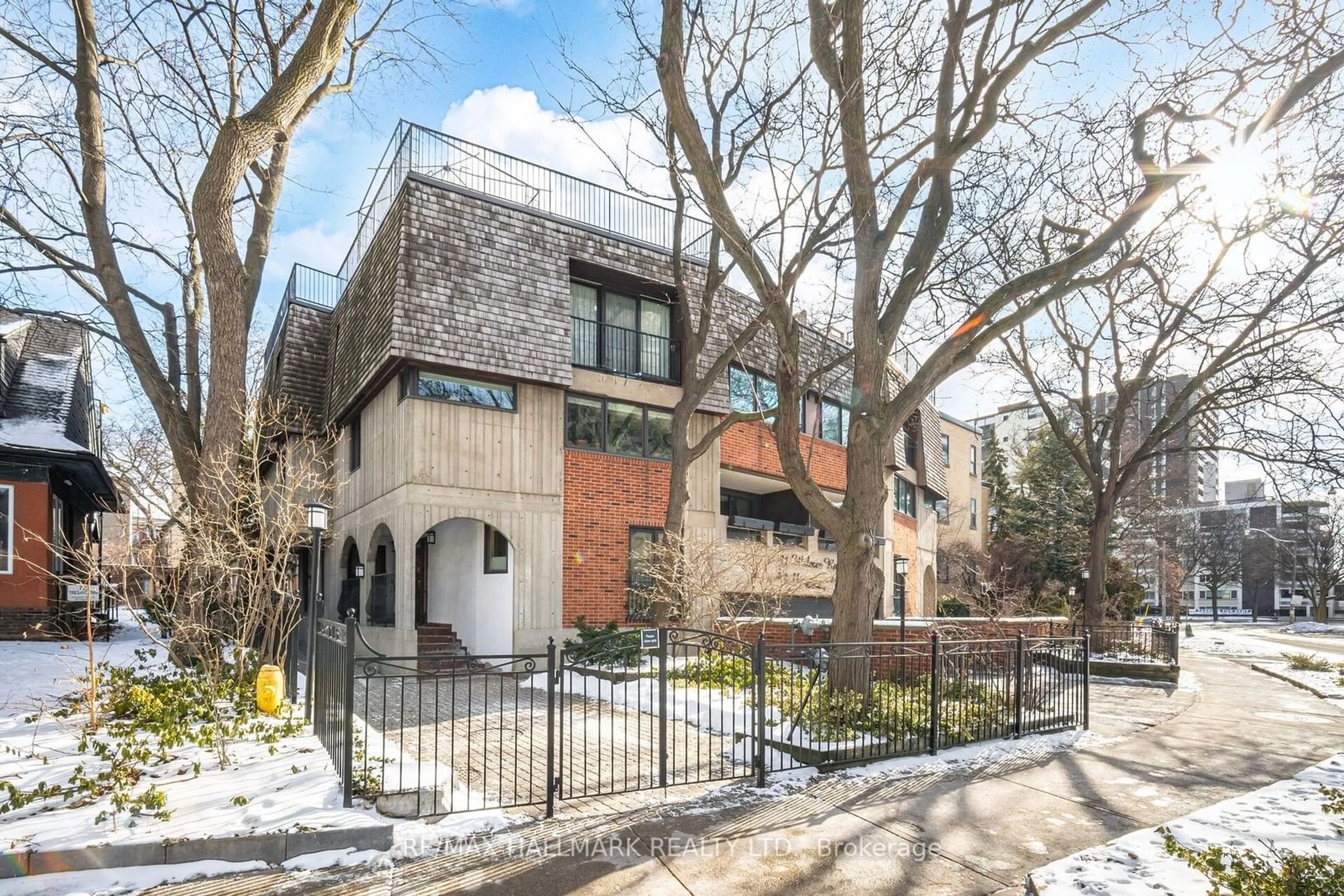 Home with brick exterior material, street for 31 Walmer Rd #8, Toronto Ontario M5R 2W7