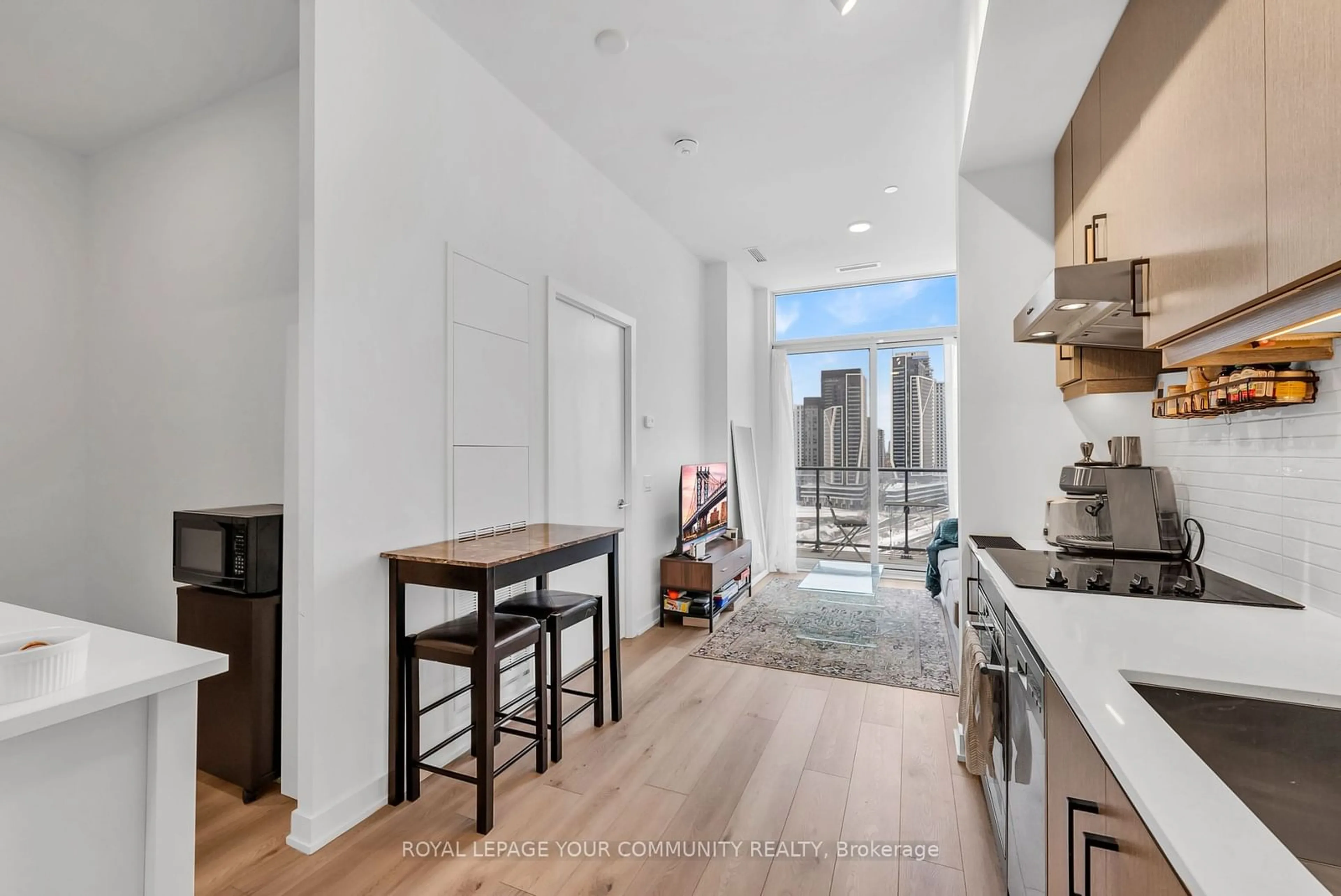 Open concept kitchen, unknown for 9 Tecumseth St #PH06, Toronto Ontario M5V 0S5