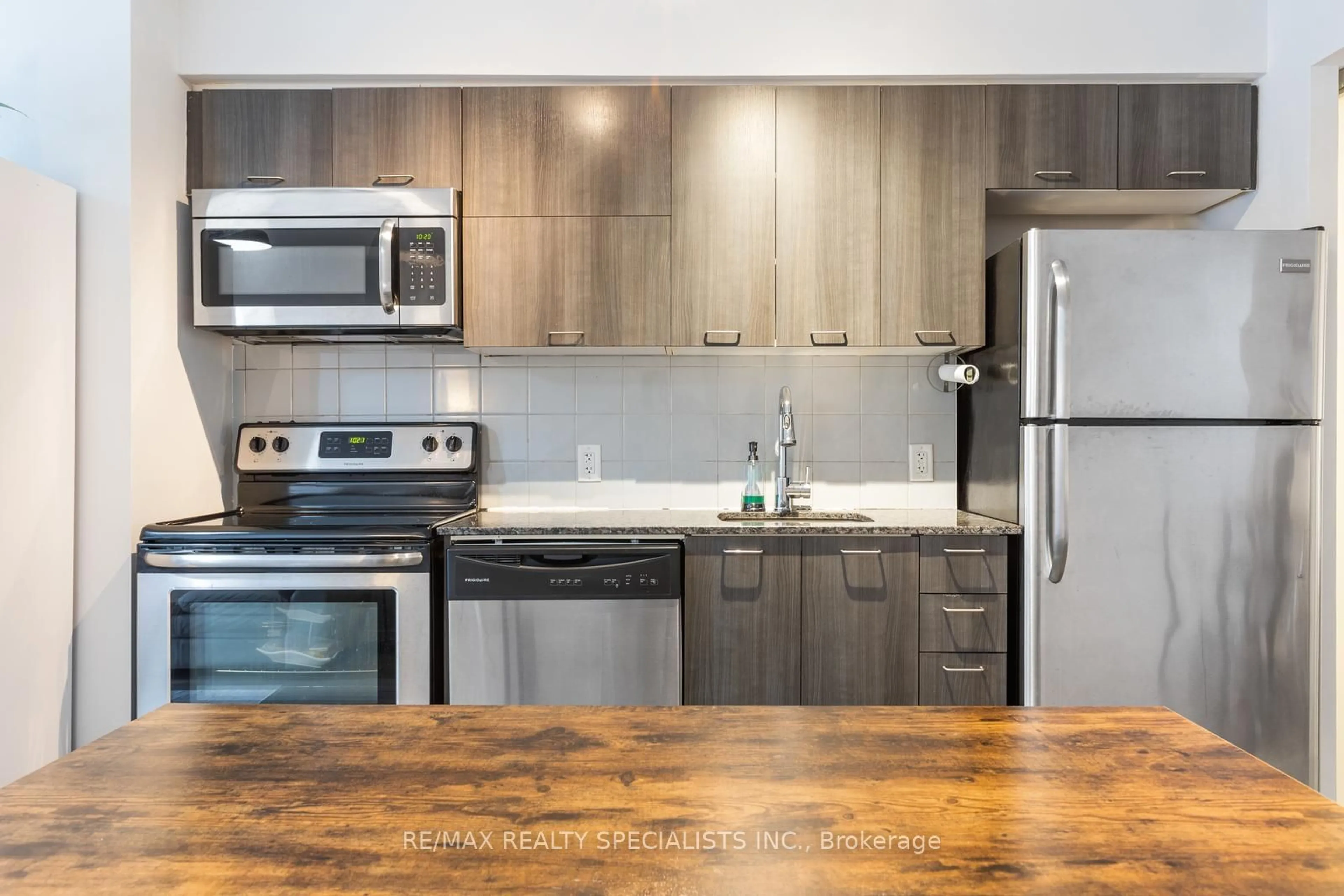 Standard kitchen, unknown for 20 JOE SHUSTER Way #1110, Toronto Ontario M6K 0A3