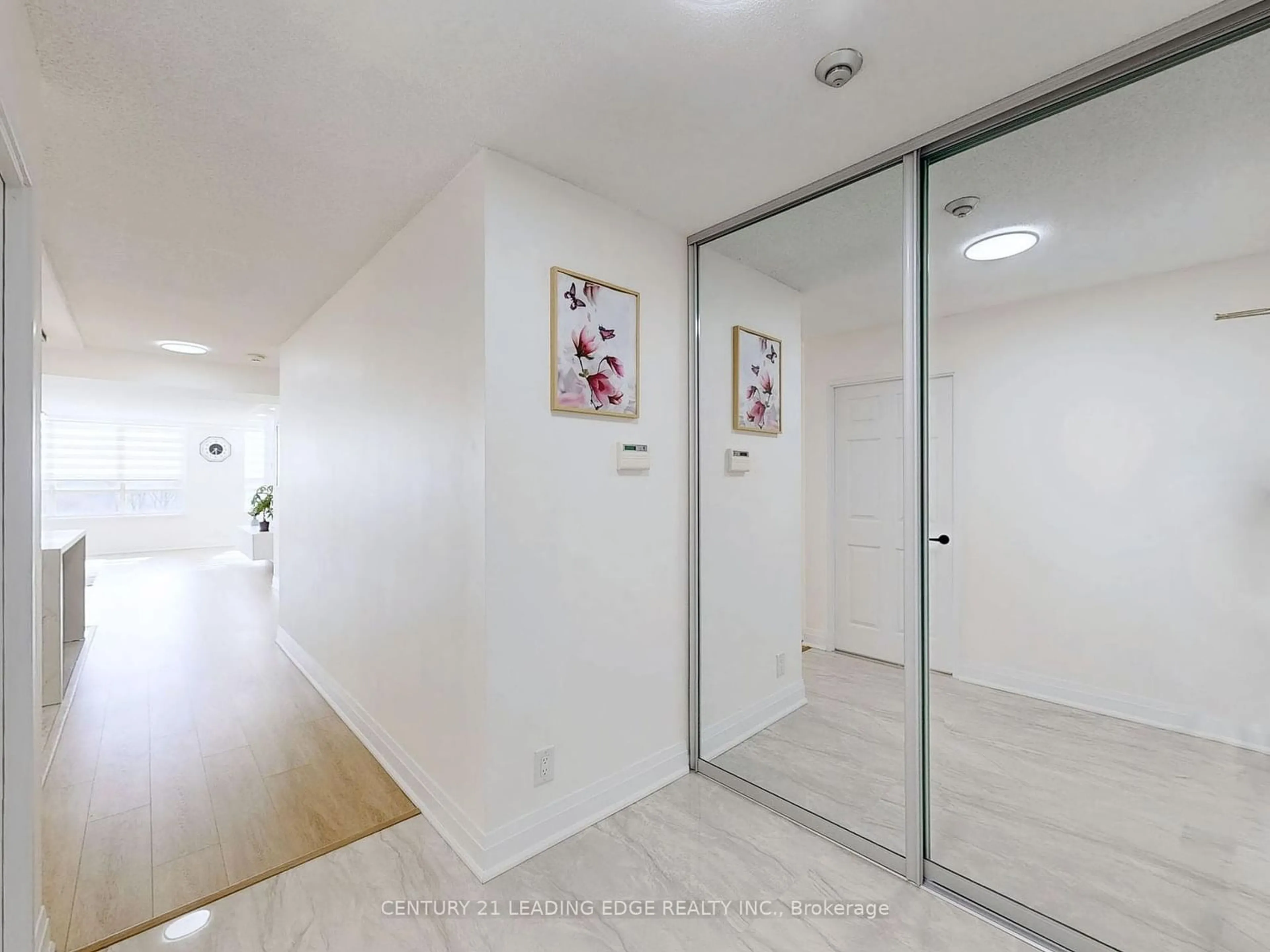 Indoor foyer for 205 Wynford Dr #403, Toronto Ontario M3C 3P4