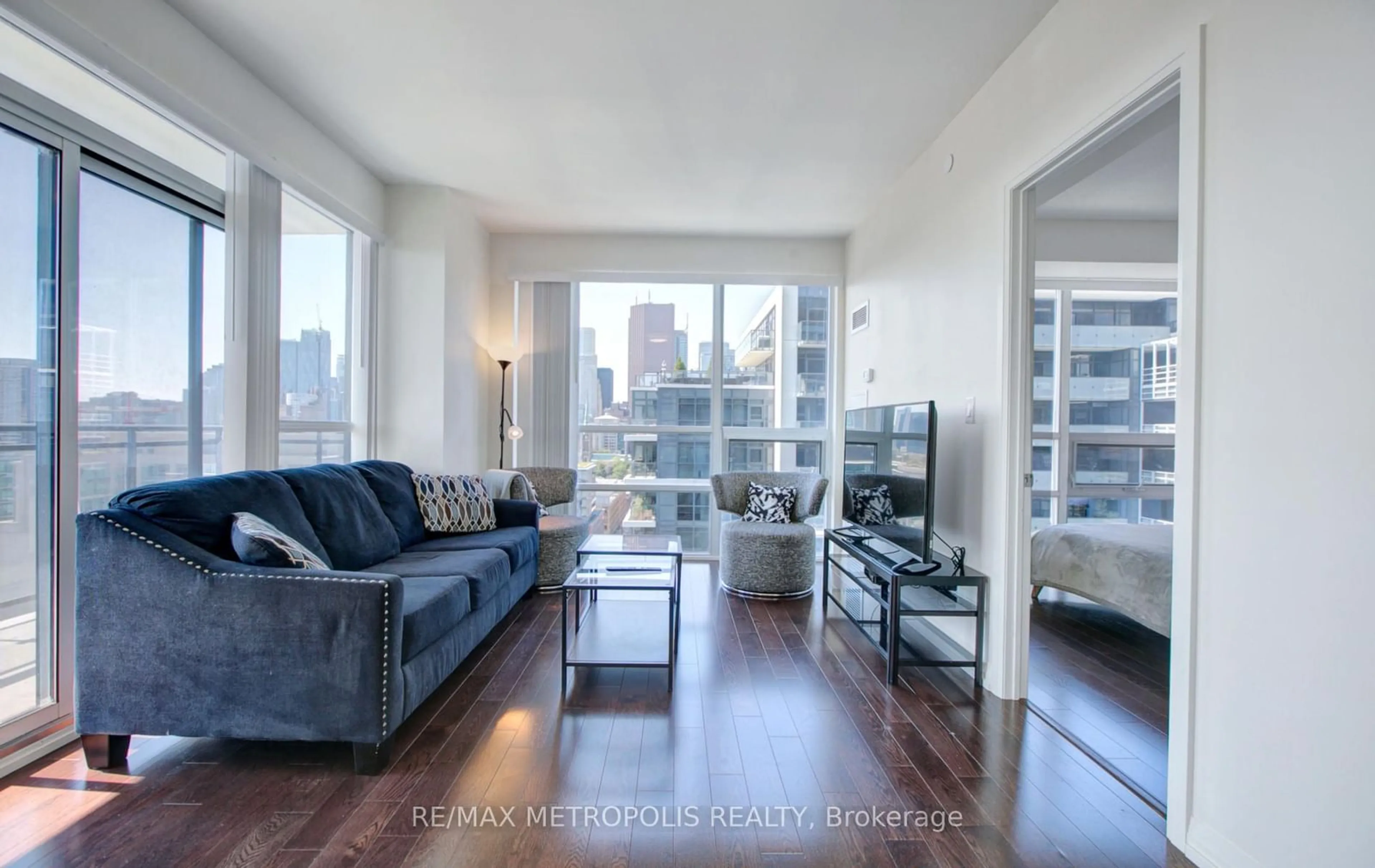 Living room with furniture, wood/laminate floor for 460 Adelaide St #2015, Toronto Ontario M5A 0E7