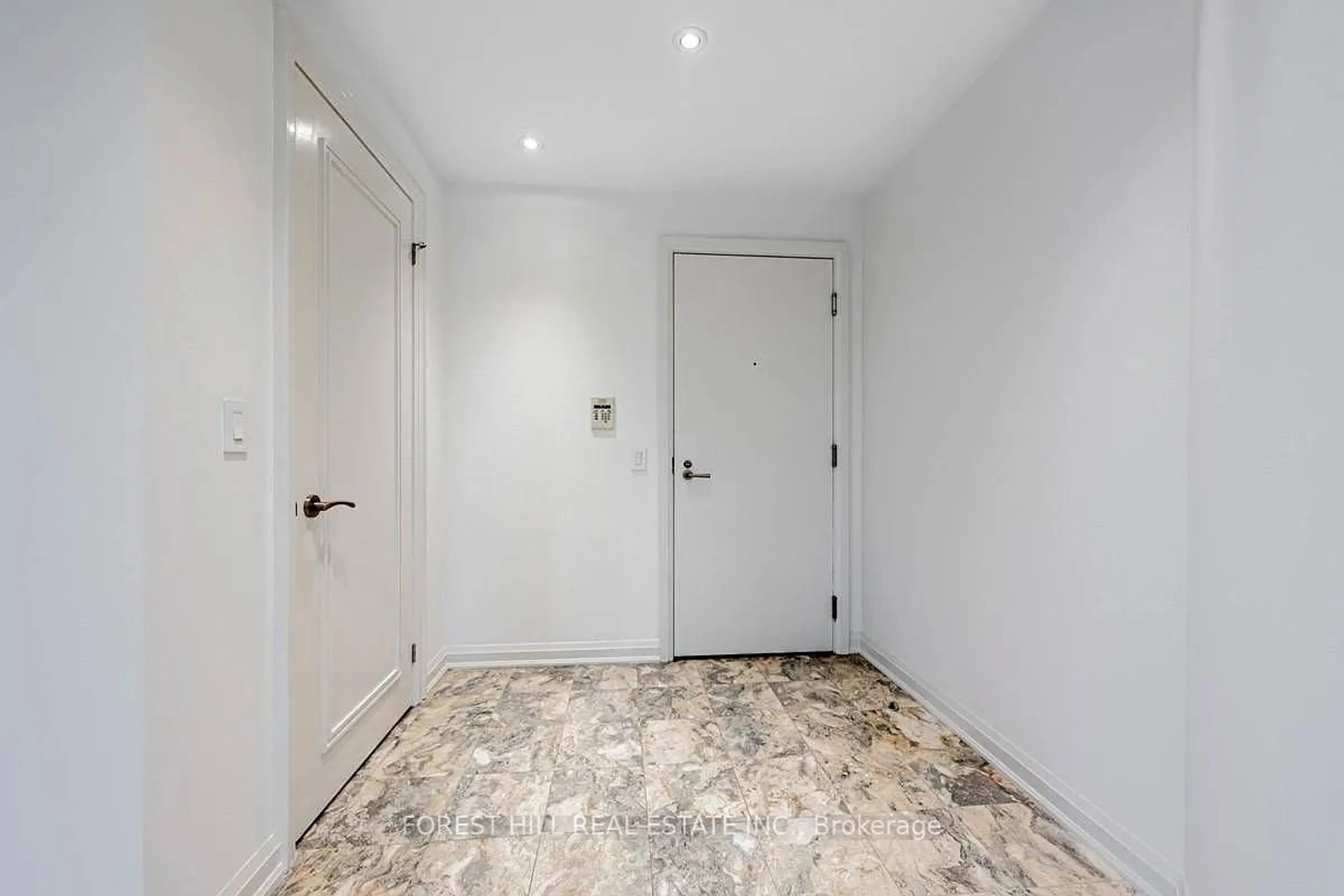 Indoor entryway for 3 McAlpine St #901, Toronto Ontario M5R 3T5