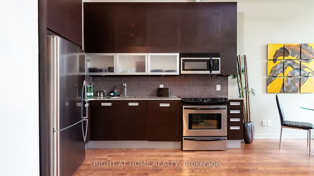 Additional image 31 of 380 Macpherson Ave Unit 314