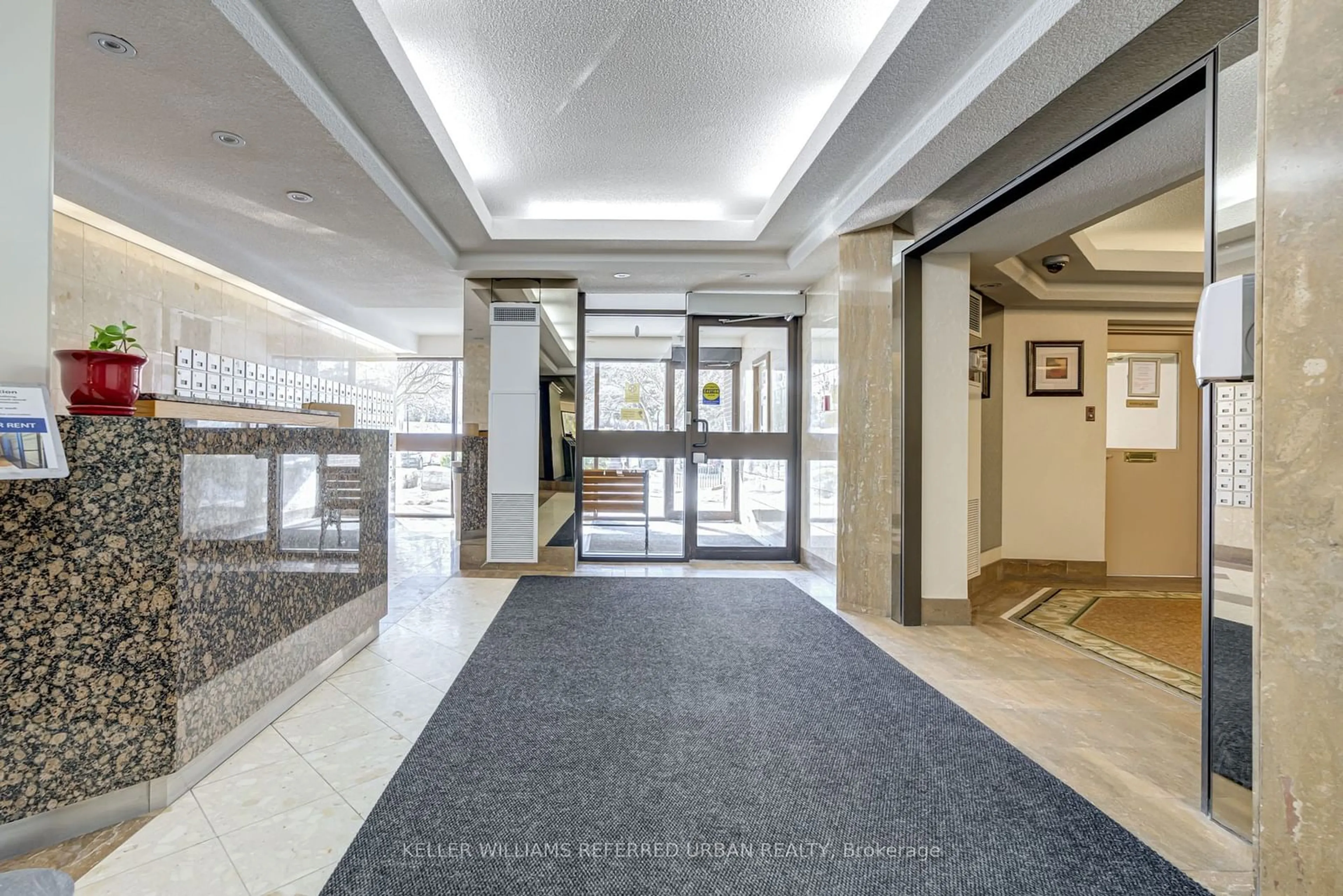 Indoor foyer for 100 Antibes Dr #1605, Toronto Ontario M2R 3N1