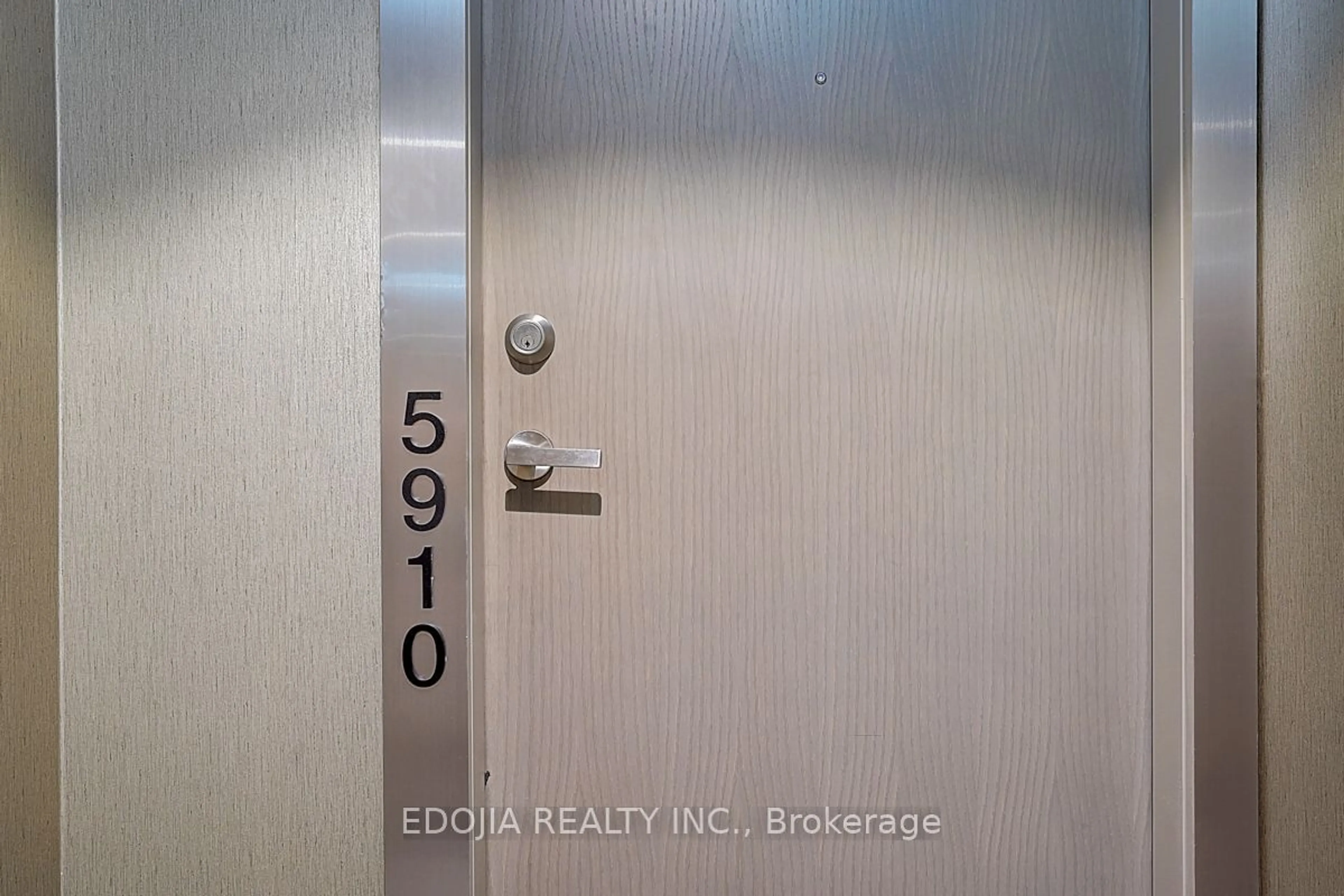 Indoor entryway for 88 harbour St #5910, Toronto Ontario M5J 0C3