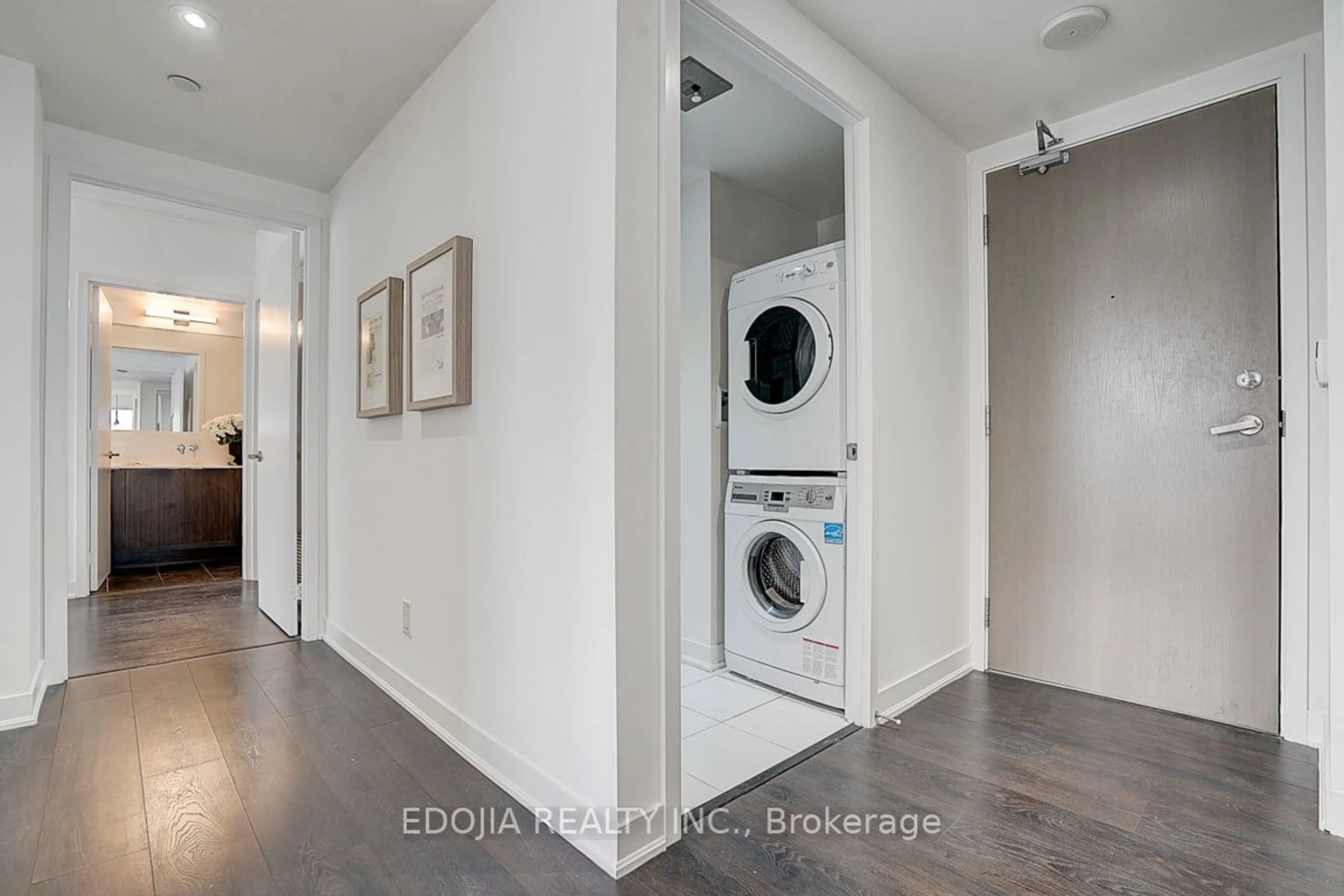 Laundry room for 88 harbour St #5910, Toronto Ontario M5J 0C3