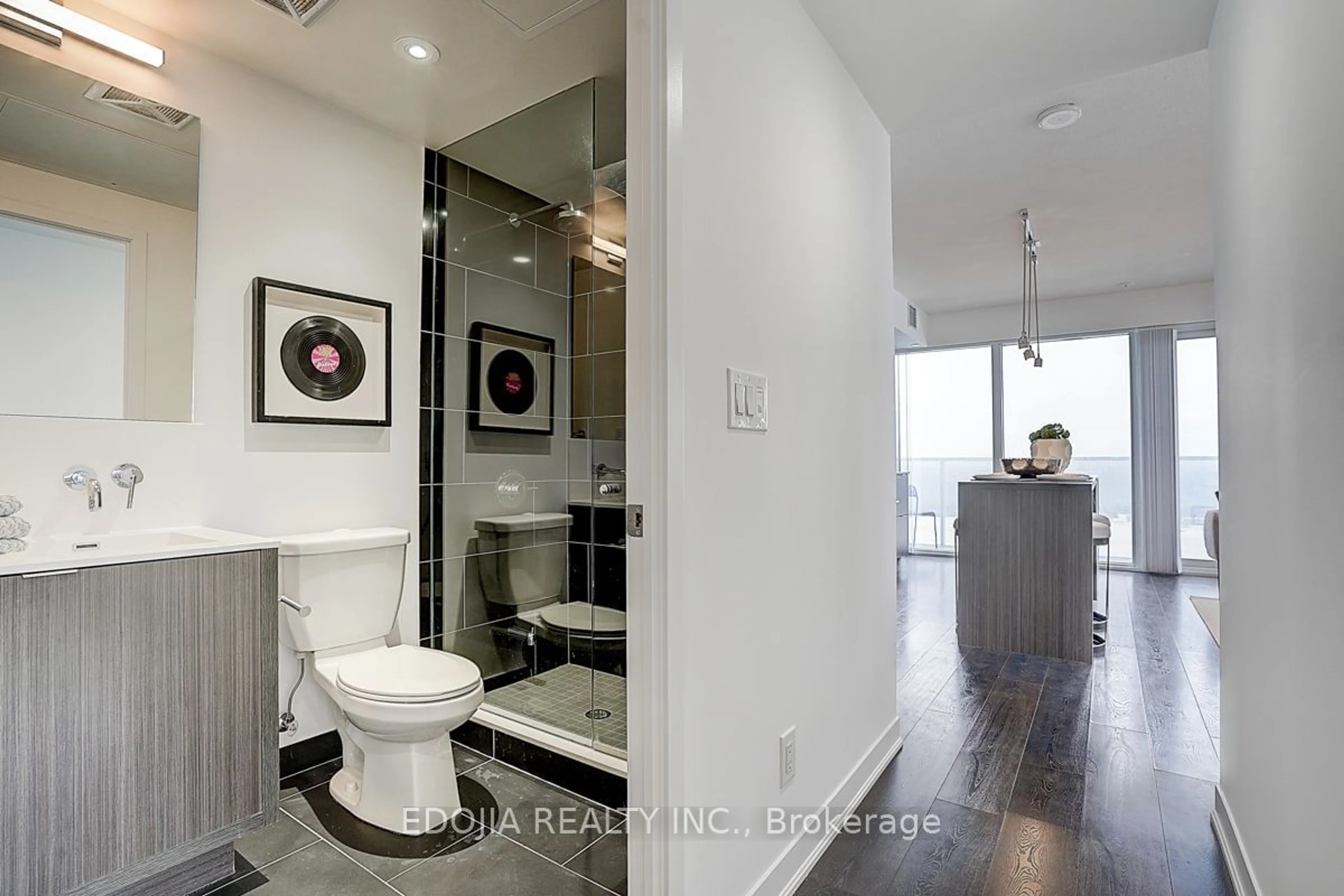 Contemporary bathroom, ceramic/tile floor for 88 harbour St #5910, Toronto Ontario M5J 0C3