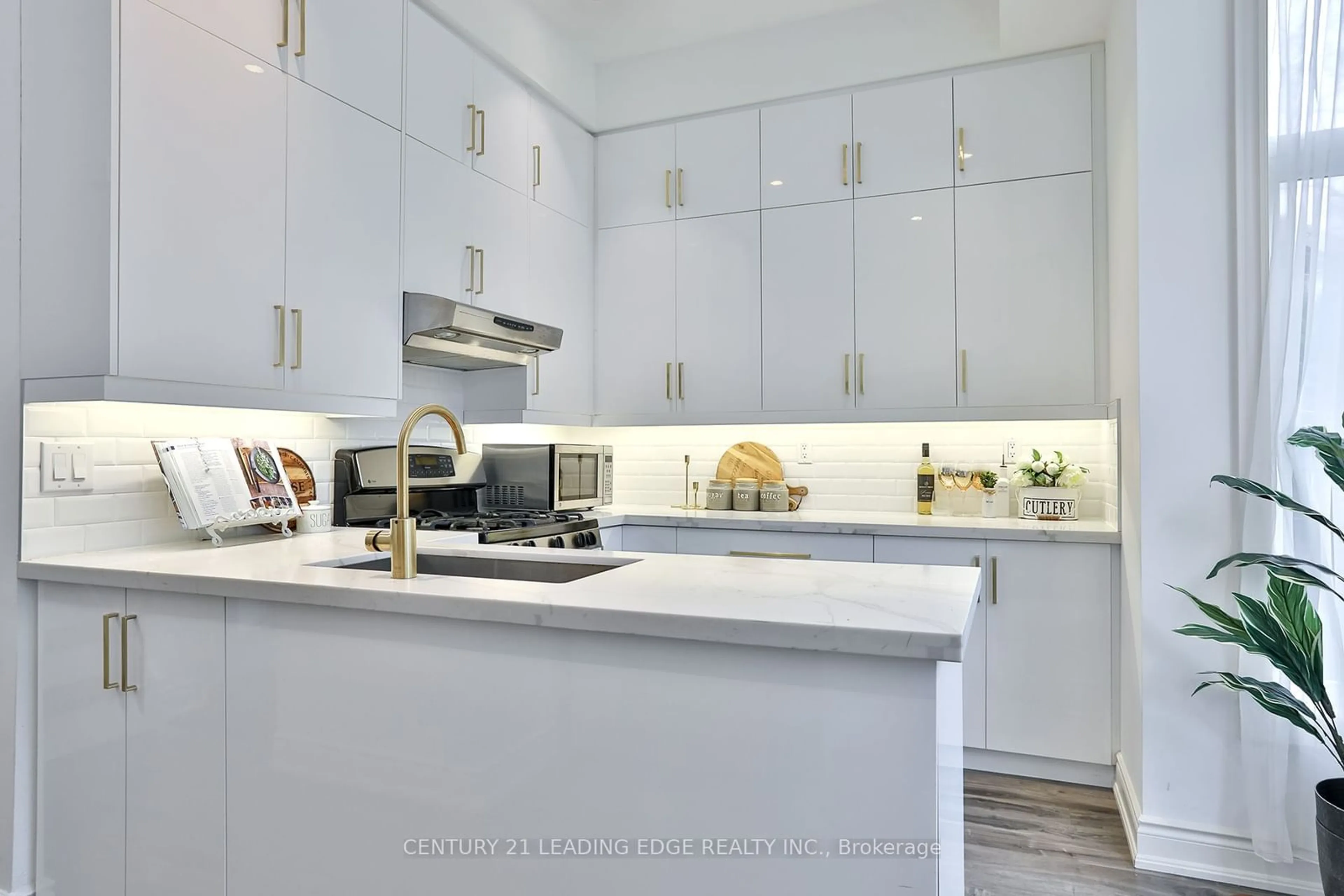 Contemporary kitchen, unknown for 198 B Moore Ave, Toronto Ontario M4T 1V8