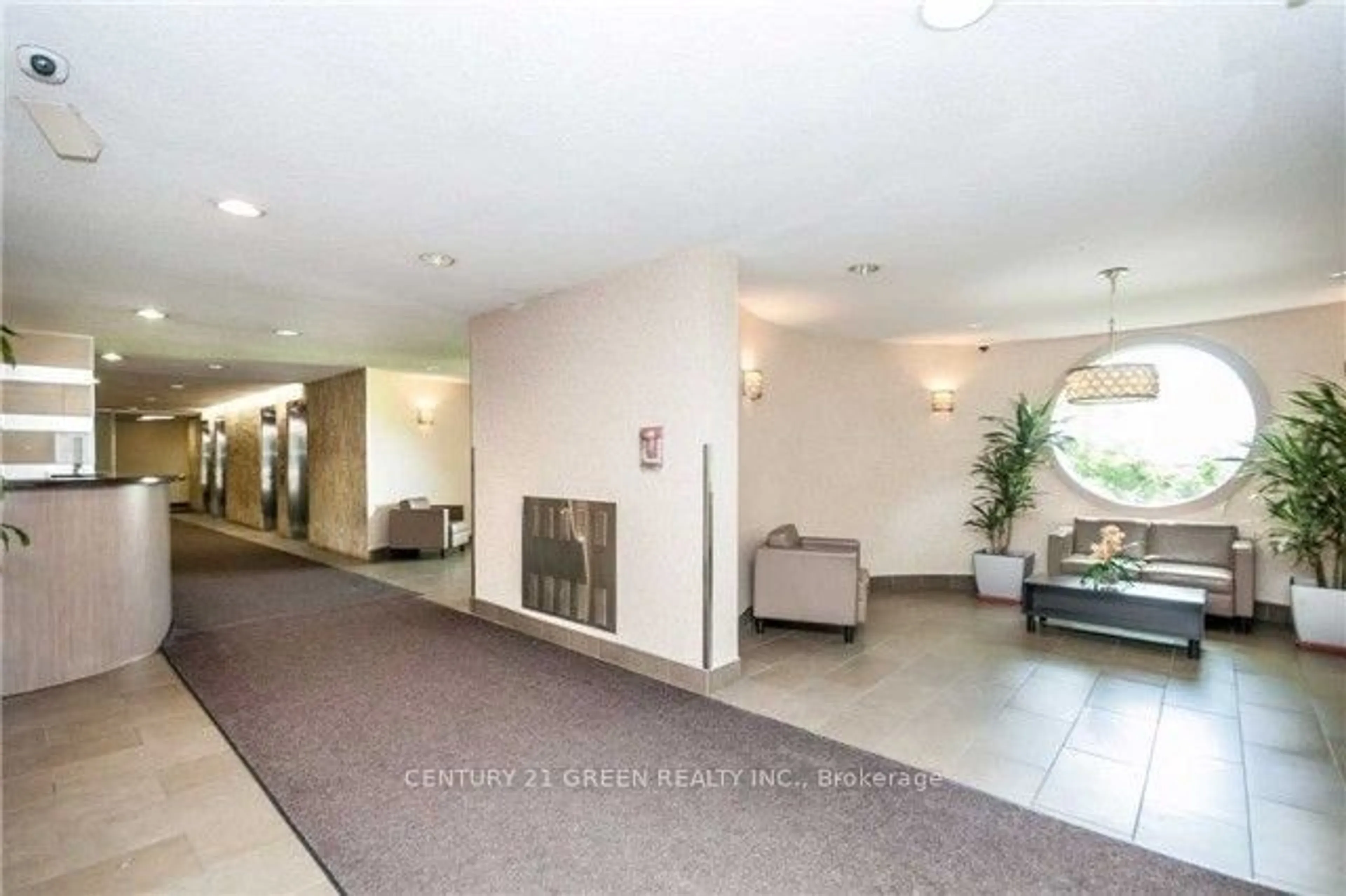 Indoor foyer for 5 Parkway Forest Dr #901, Toronto Ontario M2J 1L2