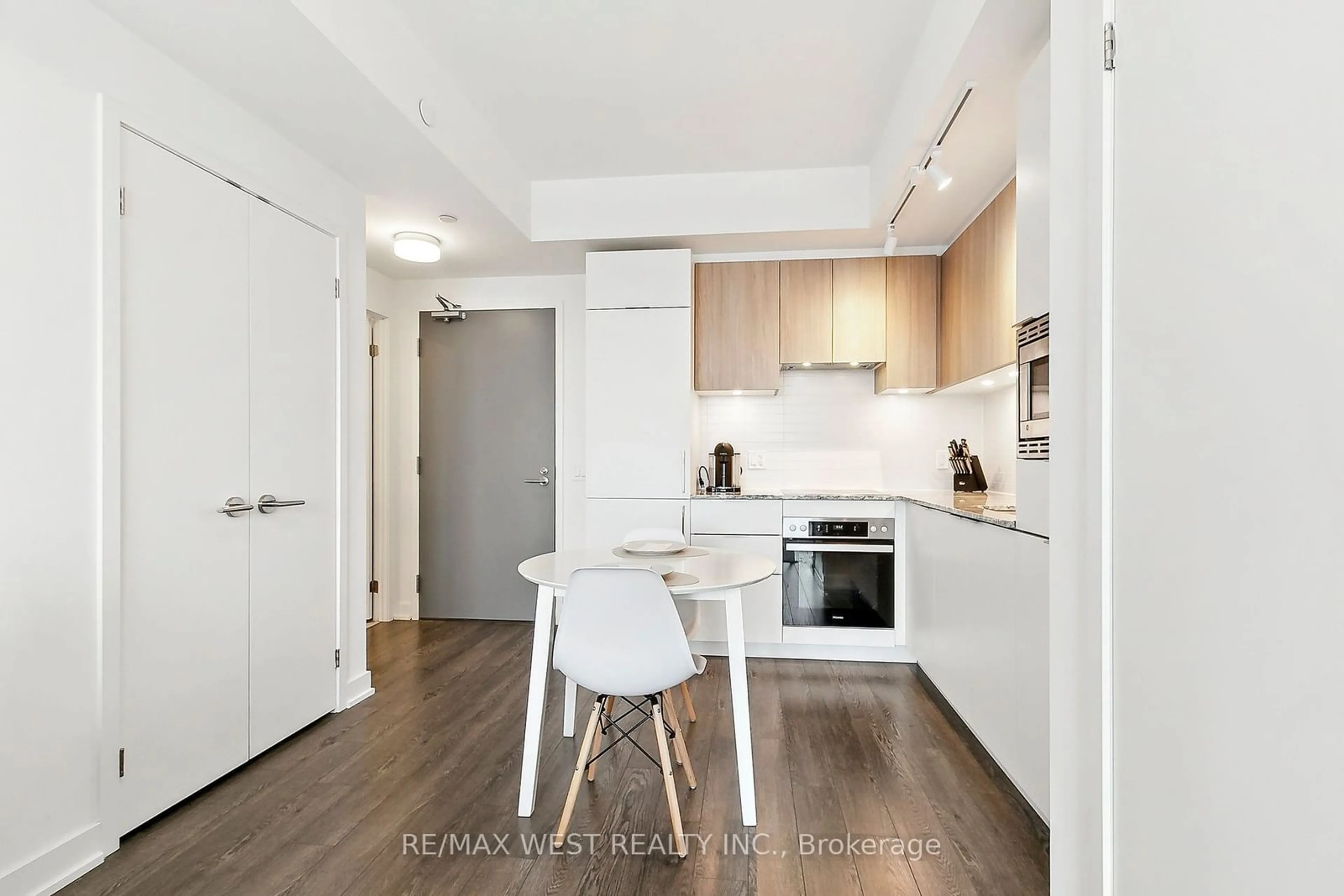 Standard kitchen, wood/laminate floor for 50 O'Neill Rd #2907, Toronto Ontario M3C 0R1