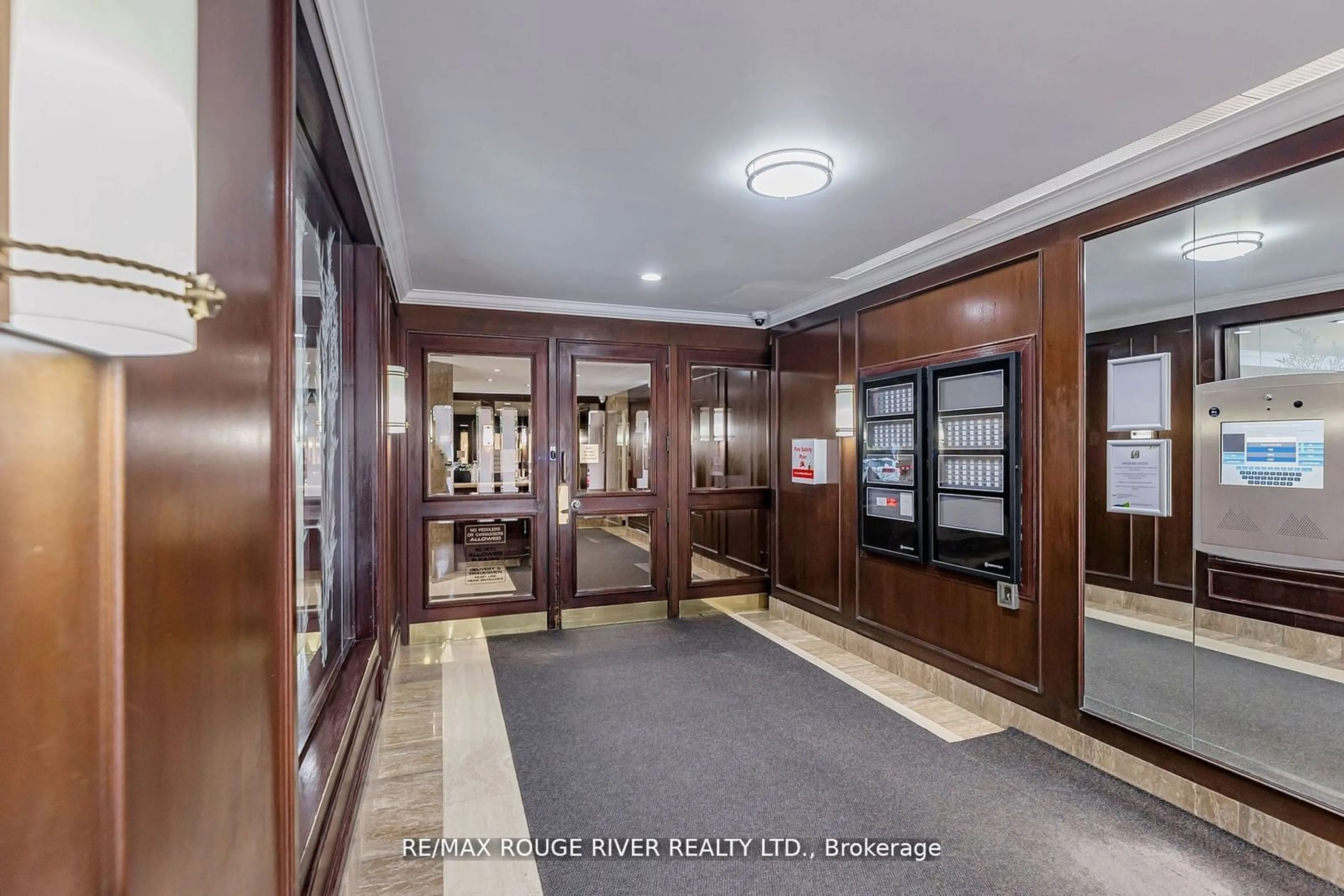 Indoor foyer for 131 Torresdale Ave #901, Toronto Ontario M2R 3T1