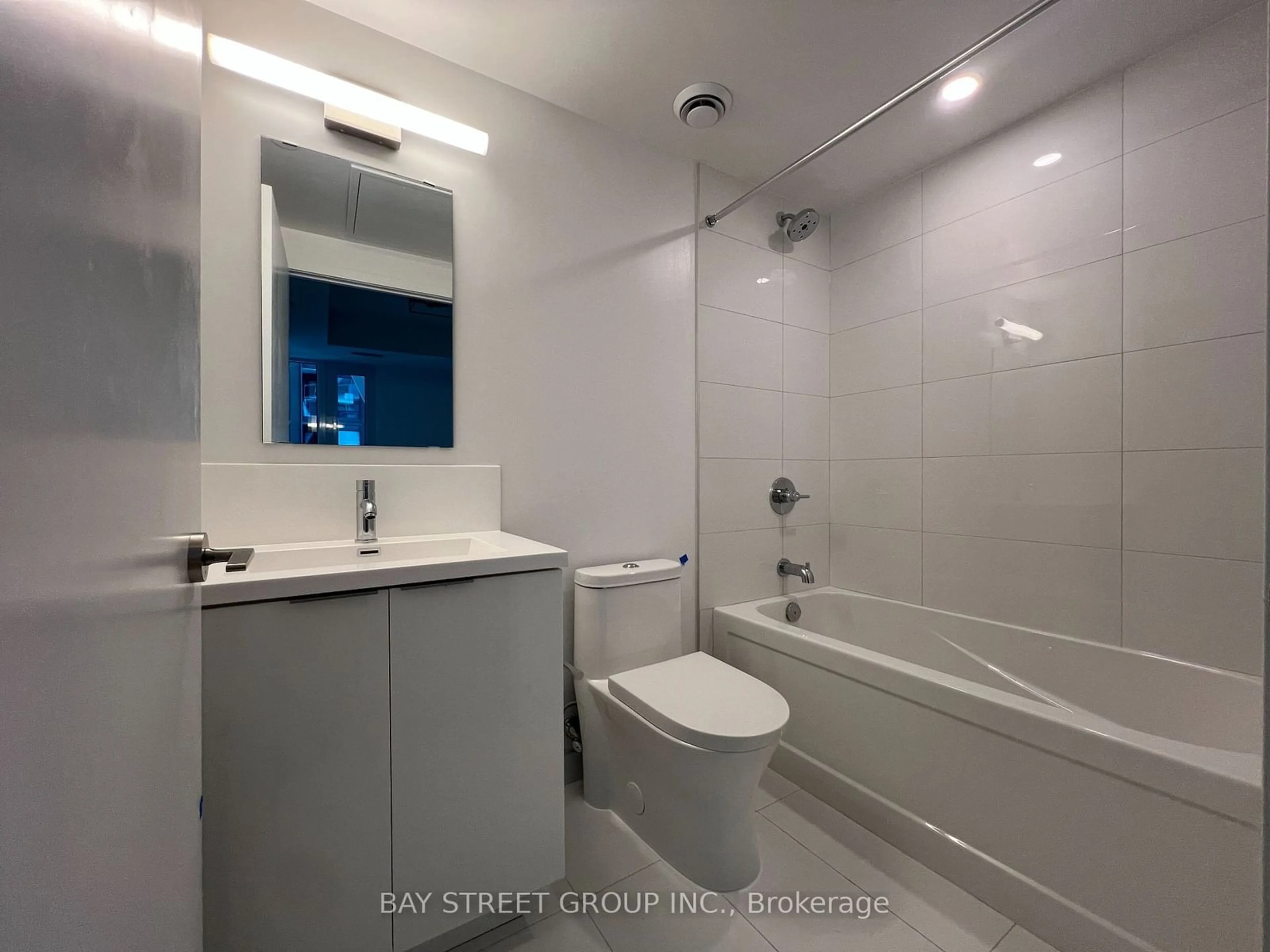 Standard bathroom, unknown for 230 Simcoe St #2320, Toronto Ontario M5T 0G7