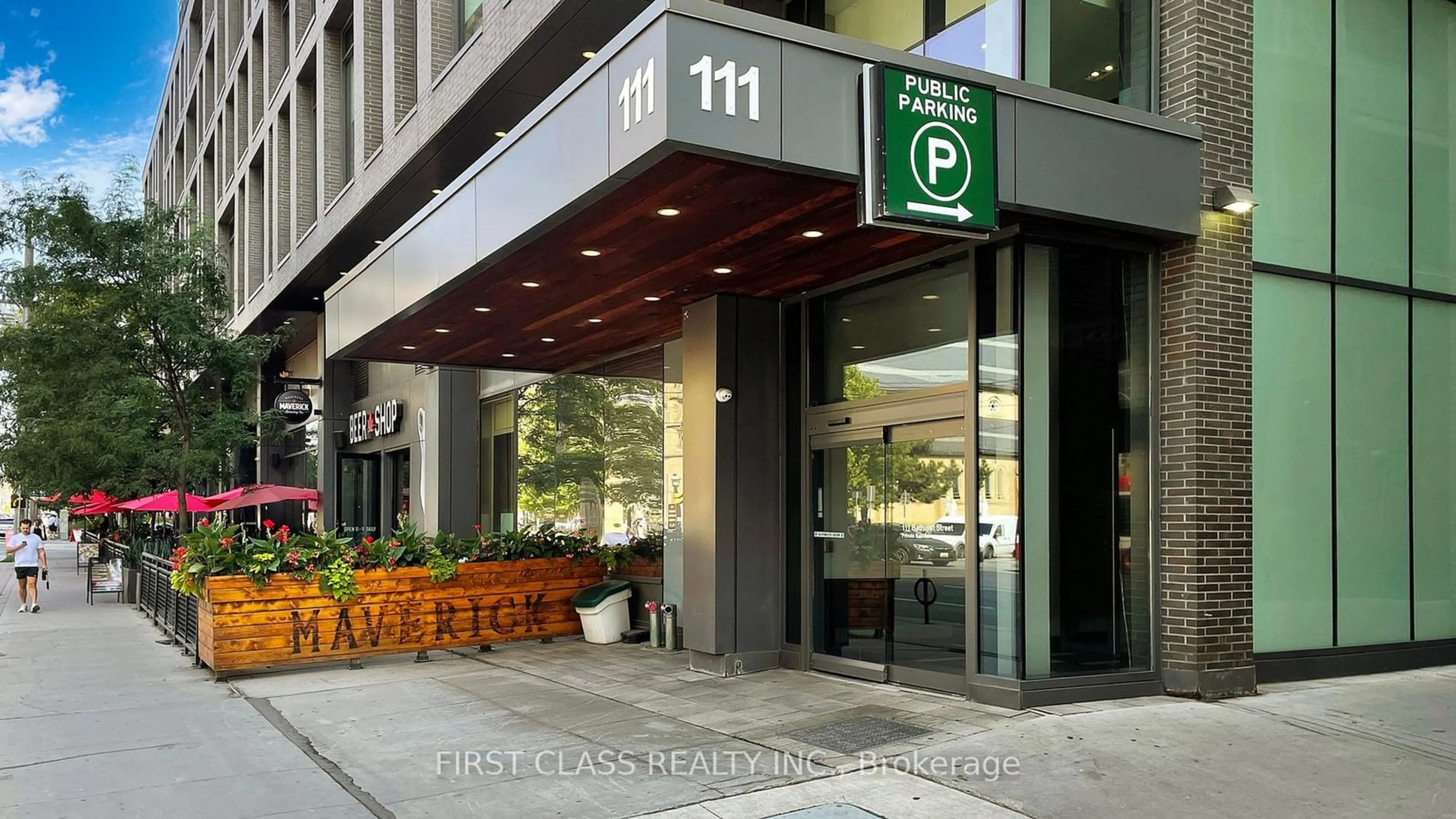 Patio, street for 111 Bathurst St #912, Toronto Ontario M5V 2R1