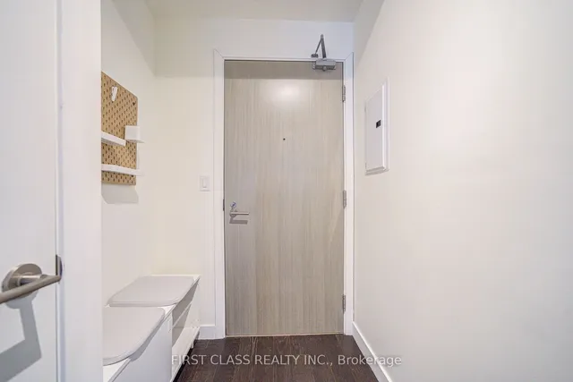 Additional property image - 111 Bathurst St Unit 912